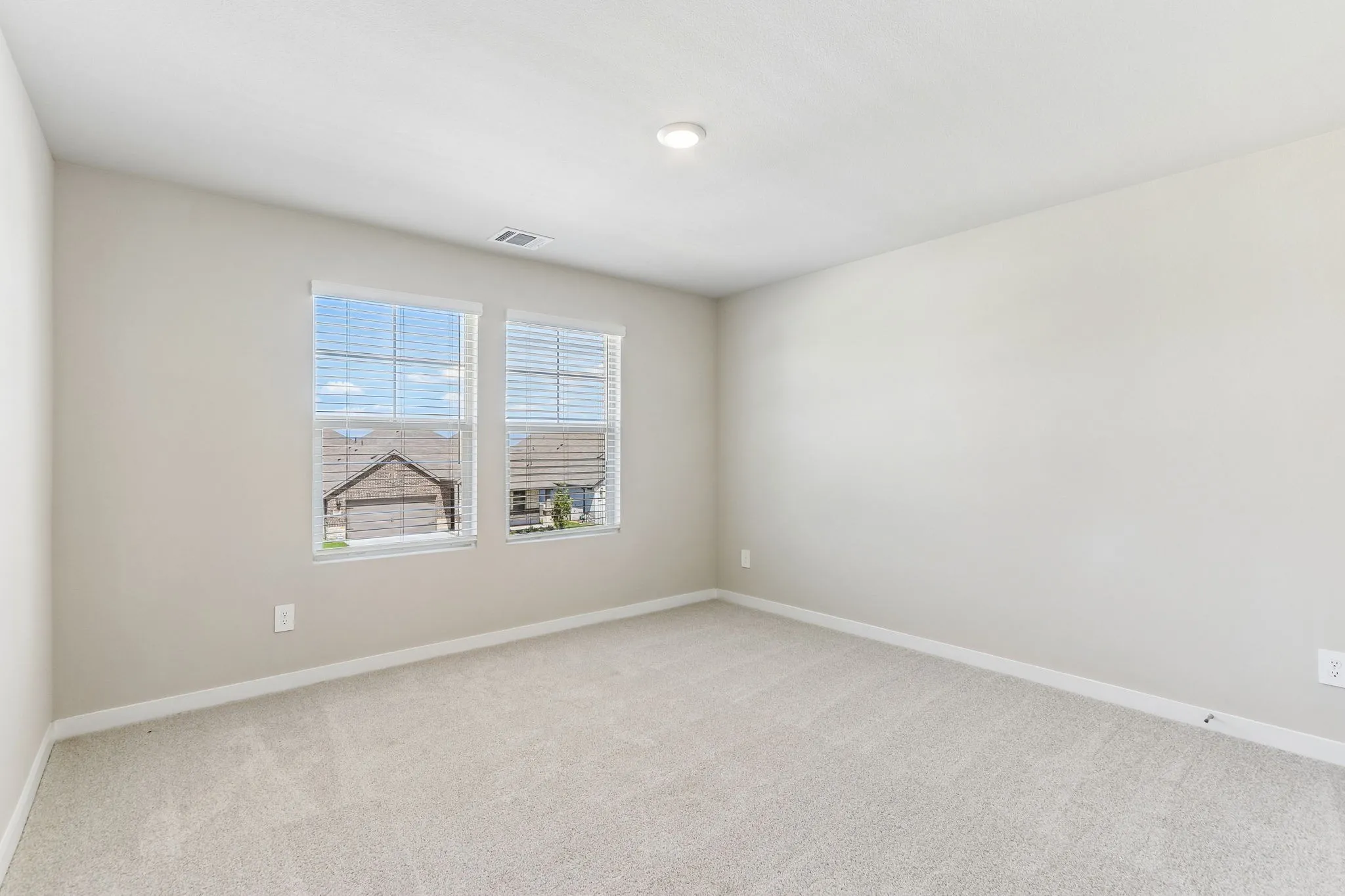  Photo is not of the actual home, but is an inspirational photo of builder’s model home and may depict options, furnishings, and/or decorator features that are not included.
