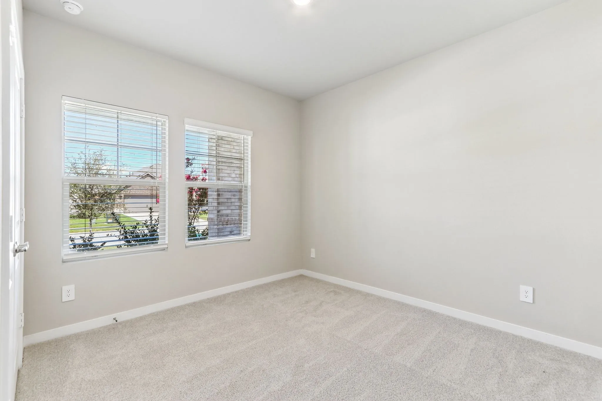  Photo is not of the actual home, but is an inspirational photo of builder’s model home and may depict options, furnishings, and/or decorator features that are not included.
