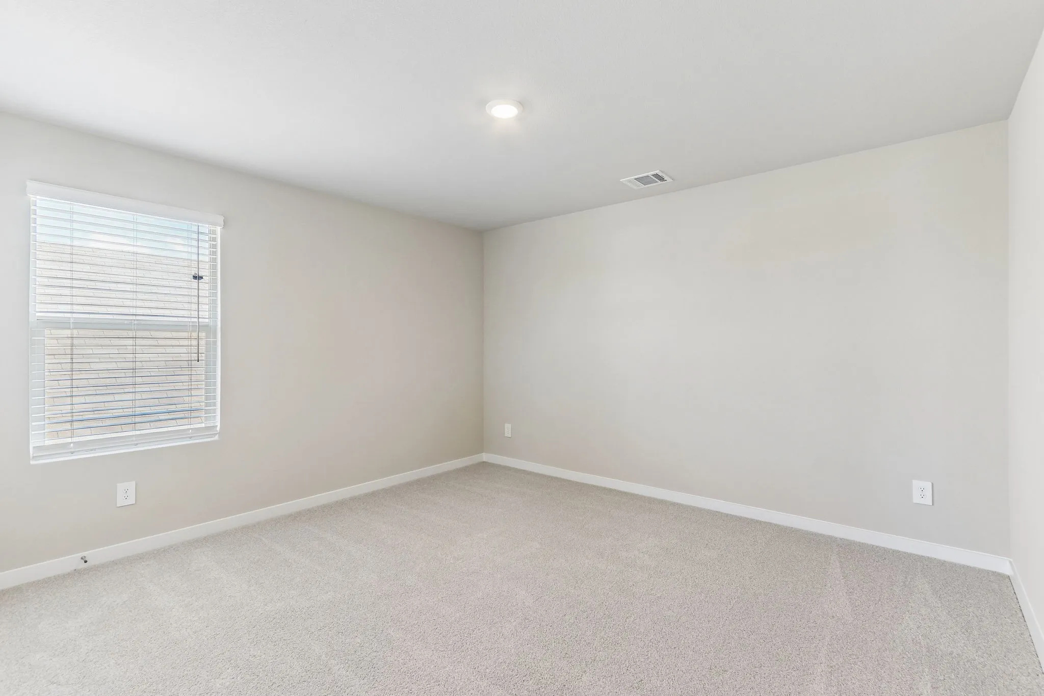  Photo is not of the actual home, but is an inspirational photo of builder’s model home and may depict options, furnishings, and/or decorator features that are not included.
