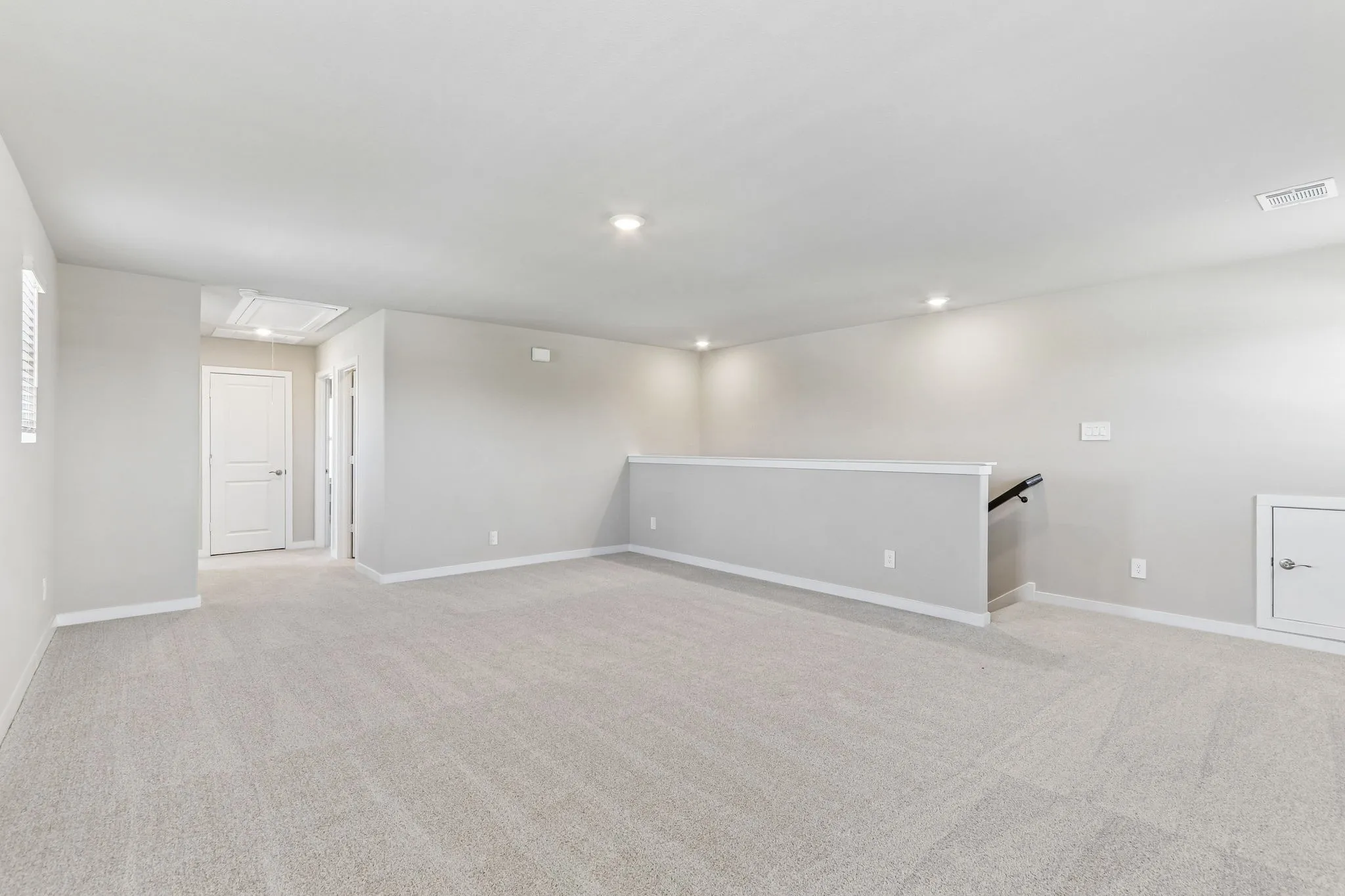  Photo is not of the actual home, but is an inspirational photo of builder’s model home and may depict options, furnishings, and/or decorator features that are not included.
