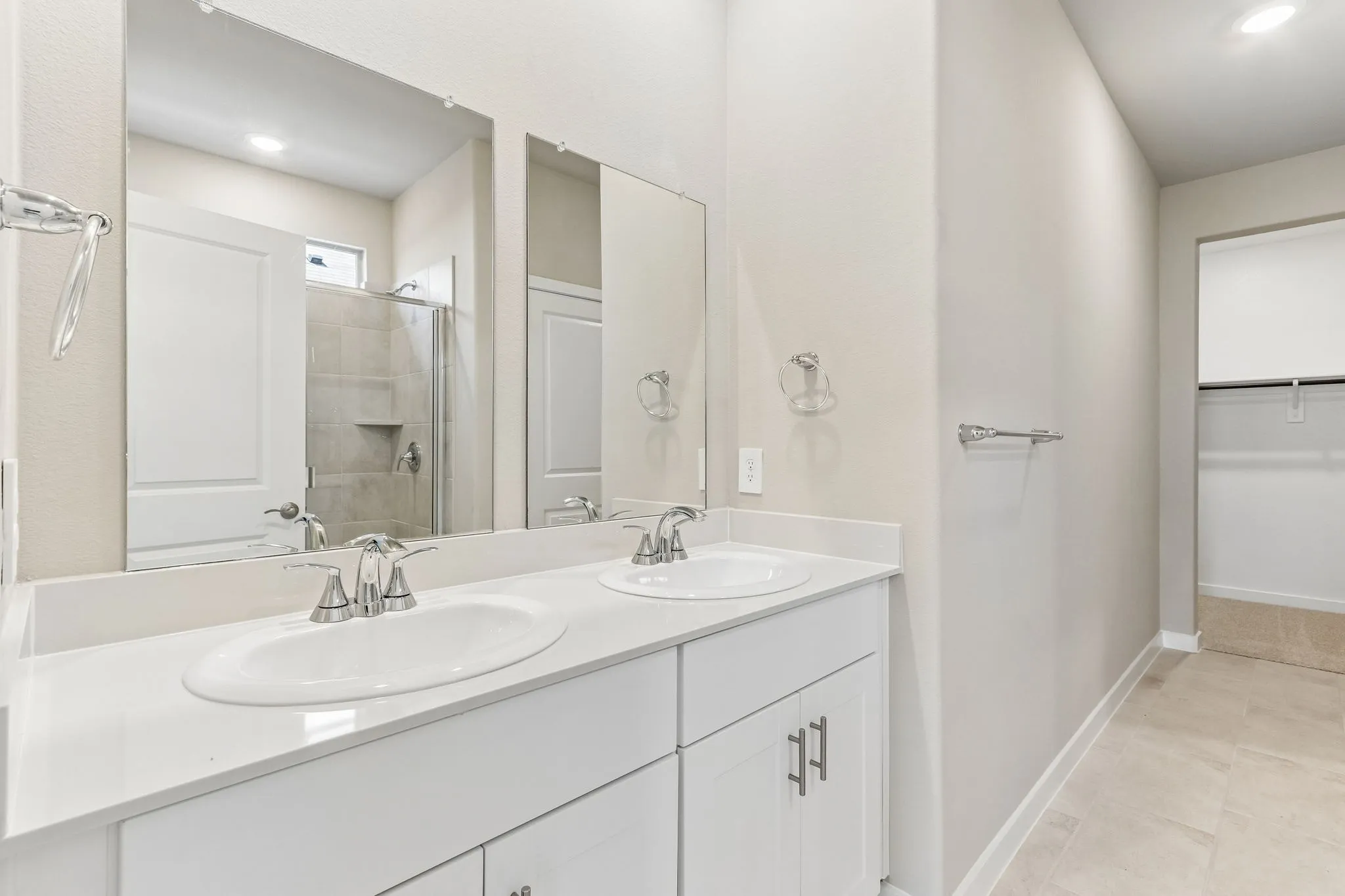  Photo is not of the actual home, but is an inspirational photo of builder’s model home and may depict options, furnishings, and/or decorator features that are not included.
