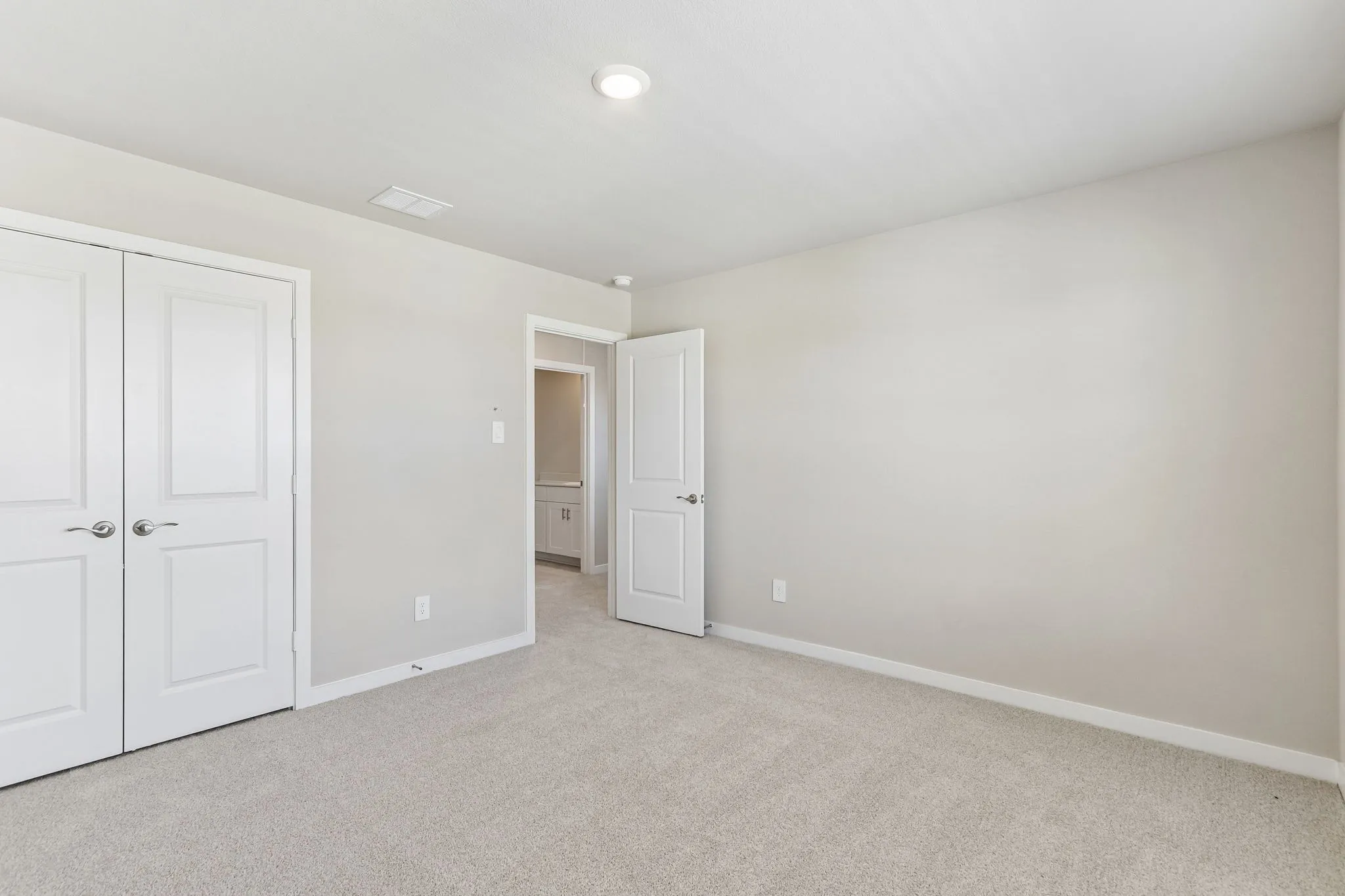  Photo is not of the actual home, but is an inspirational photo of builder’s model home and may depict options, furnishings, and/or decorator features that are not included.
