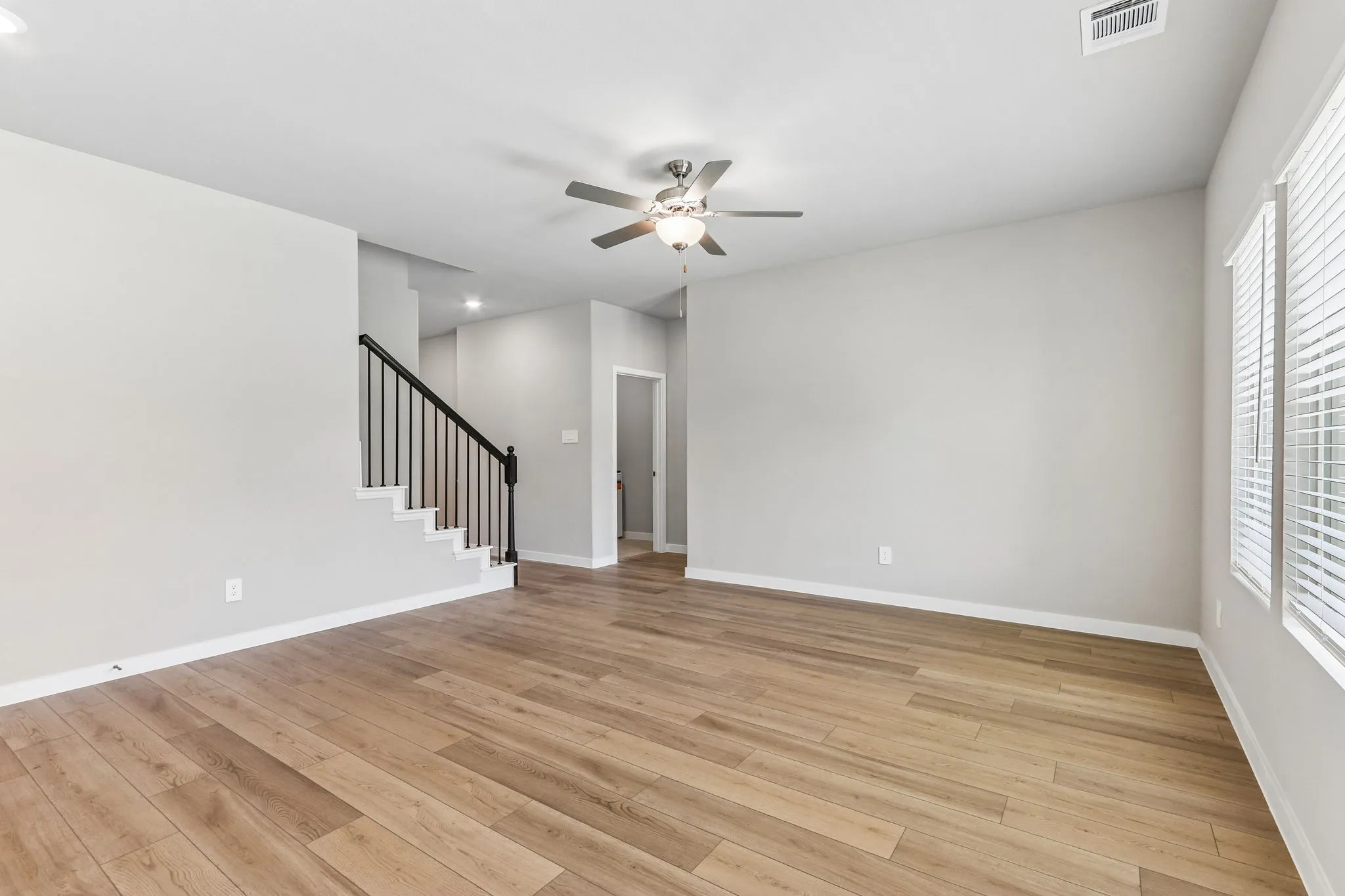  Photo is not of the actual home, but is an inspirational photo of builder’s model home and may depict options, furnishings, and/or decorator features that are not included.
