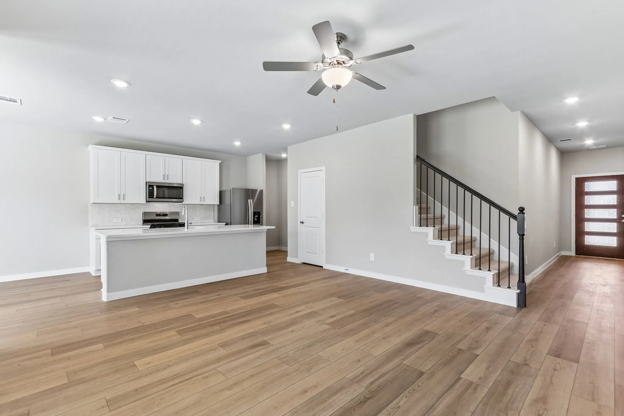  Photo is not of the actual home, but is an inspirational photo of builder’s model home and may depict options, furnishings, and/or decorator features that are not included.
