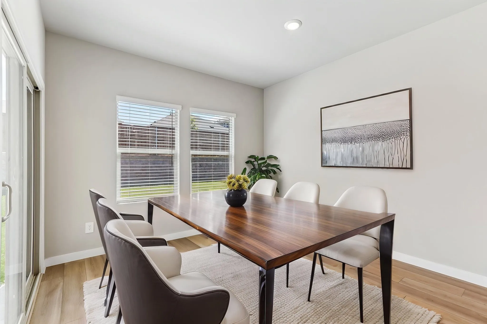  Photo is not of the actual home, but is an inspirational photo of builder’s model home and may depict options, furnishings, and/or decorator features that are not included.
