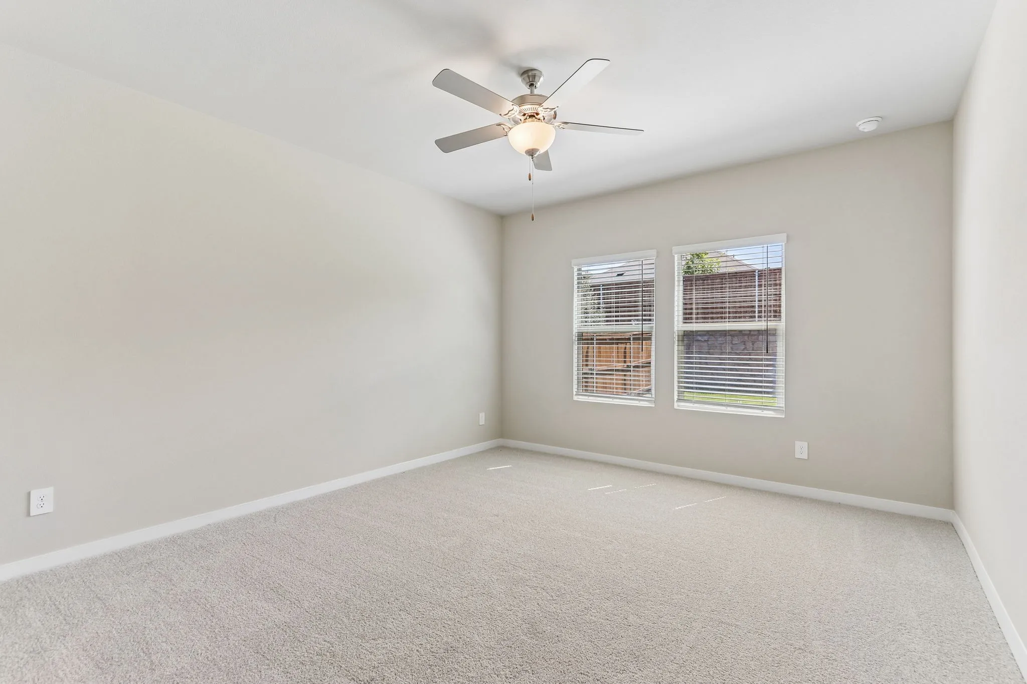  Photo is not of the actual home, but is an inspirational photo of builder’s model home and may depict options, furnishings, and/or decorator features that are not included.
