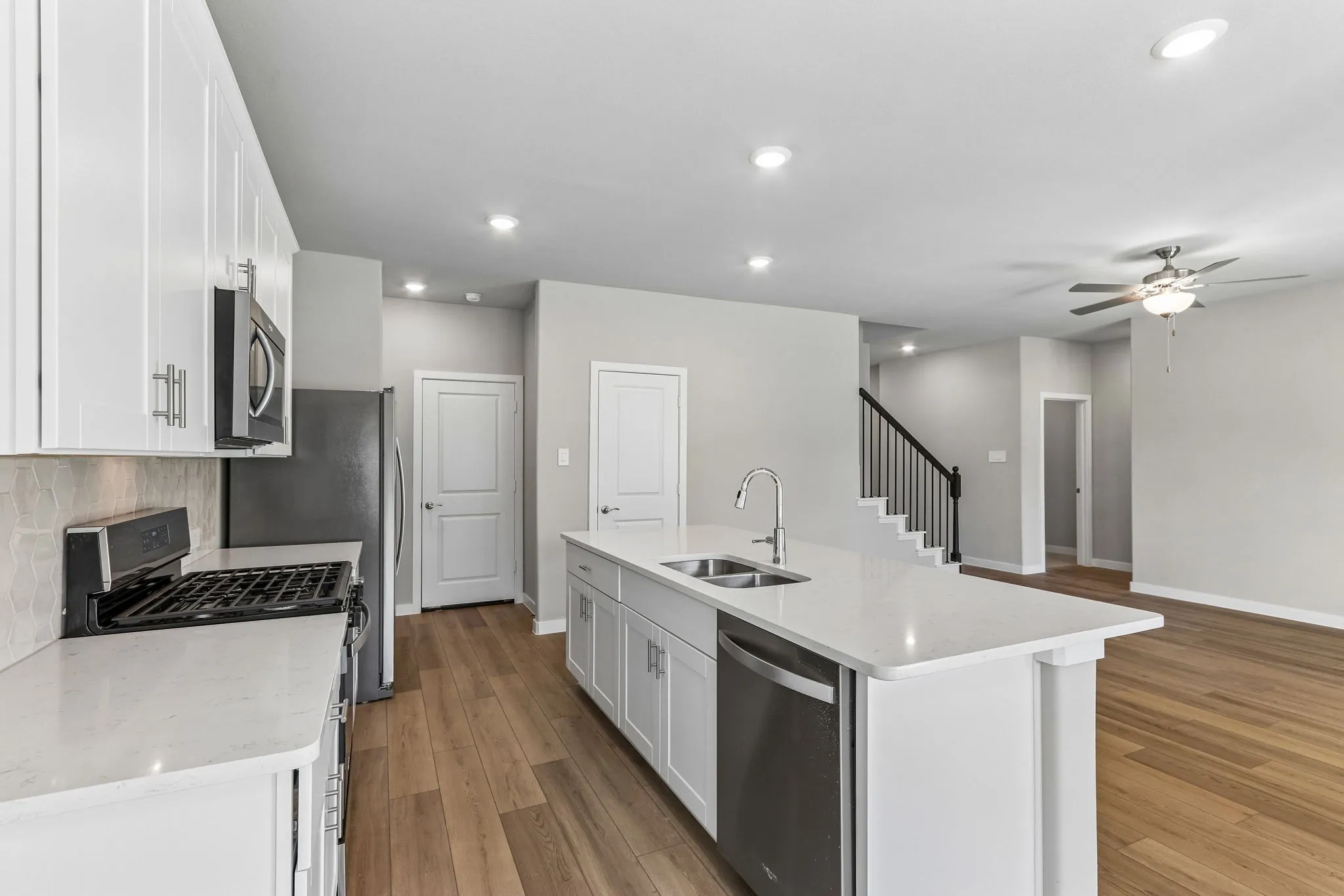  Photo is not of the actual home, but is an inspirational photo of builder’s model home and may depict options, furnishings, and/or decorator features that are not included.
