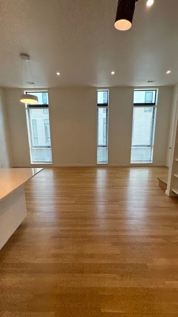 Townhouse For Rent in Tarrant County , 444 W Morphy Street, Fort Worth, Texas 76104, 3 Bedroom, 3 Bathroom, 1 Garage spaces, 1,966 Sqft, built in 2020, mls#21395245, Real Estate Agent in Fort Worth, Homes For Rent in Tarrant county, Homes For Rent in Fort Worth, Realtor in Fort Worth Texas, Real Estate Brokerage Independent Realty Texas, Luminita Cordes Realtor