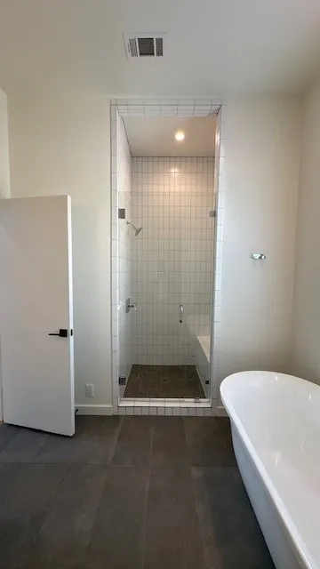 Townhouse For Rent in Tarrant County , 444 W Morphy Street, Fort Worth, Texas 76104, 3 Bedroom, 3 Bathroom, 1 Garage spaces, 1,966 Sqft, built in 2020, mls#21395245, Real Estate Agent in Fort Worth, Homes For Rent in Tarrant county, Homes For Rent in Fort Worth, Realtor in Fort Worth Texas, Real Estate Brokerage Independent Realty Texas, Luminita Cordes Realtor