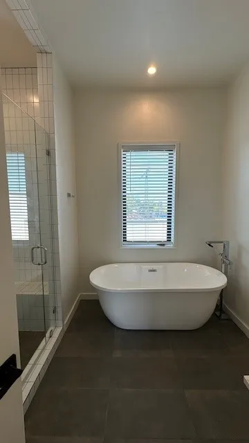 Townhouse For Rent in Tarrant County , 444 W Morphy Street, Fort Worth, Texas 76104, 3 Bedroom, 3 Bathroom, 1 Garage spaces, 1,966 Sqft, built in 2020, mls#21395245, Real Estate Agent in Fort Worth, Homes For Rent in Tarrant county, Homes For Rent in Fort Worth, Realtor in Fort Worth Texas, Real Estate Brokerage Independent Realty Texas, Luminita Cordes Realtor