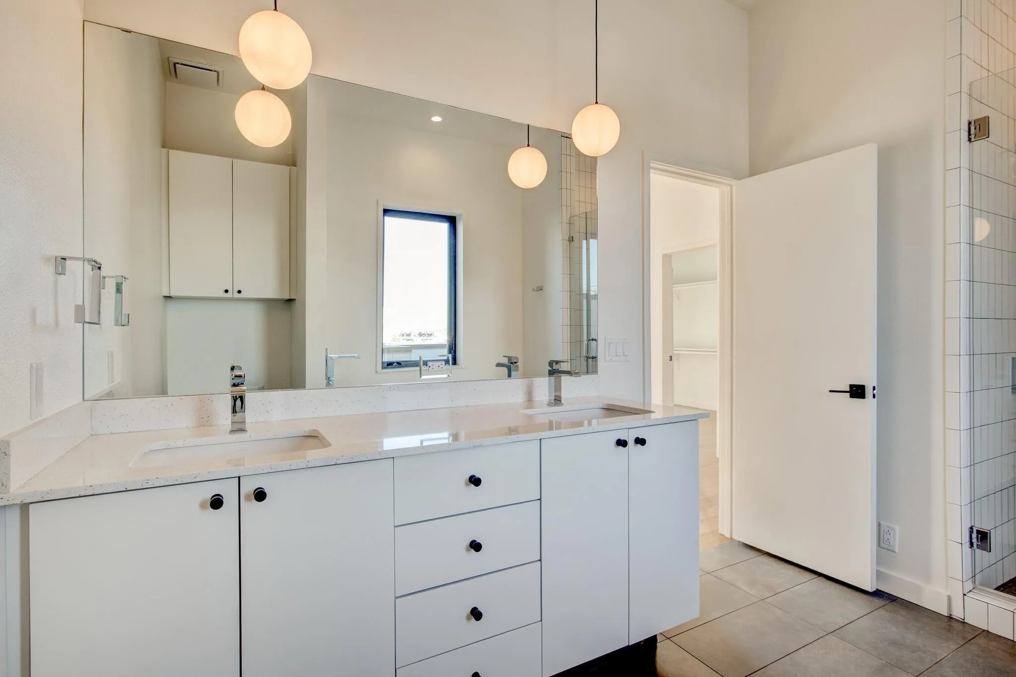 Townhouse For Rent in Tarrant County , 444 W Morphy Street, Fort Worth, Texas 76104, 3 Bedroom, 3 Bathroom, 1 Garage spaces, 1,966 Sqft, built in 2020, mls#21395245, Real Estate Agent in Fort Worth, Homes For Rent in Tarrant county, Homes For Rent in Fort Worth, Realtor in Fort Worth Texas, Real Estate Brokerage Independent Realty Texas, Luminita Cordes Realtor