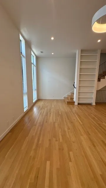 Townhouse For Rent in Tarrant County , 444 W Morphy Street, Fort Worth, Texas 76104, 3 Bedroom, 3 Bathroom, 1 Garage spaces, 1,966 Sqft, built in 2020, mls#21395245, Real Estate Agent in Fort Worth, Homes For Rent in Tarrant county, Homes For Rent in Fort Worth, Realtor in Fort Worth Texas, Real Estate Brokerage Independent Realty Texas, Luminita Cordes Realtor