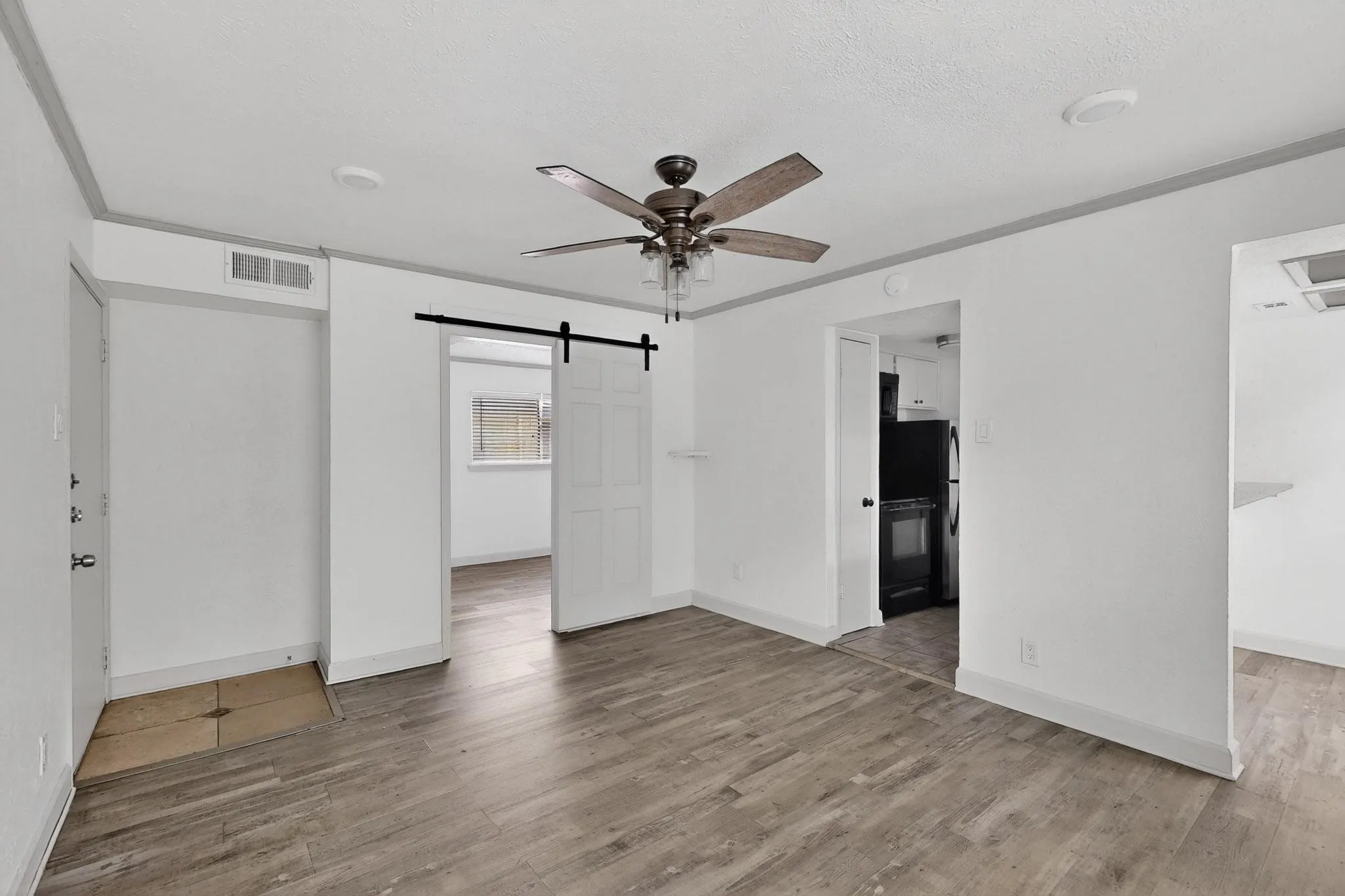 Apartment For Rent in Dallas County , 2003 Bennett Avenue 205, Dallas, Texas 75206, 1 Bedroom, 1 Bathroom, Garage spaces, 575 Sqft, built in 1971, mls#21395228, Real Estate Agent in Dallas, Homes For Rent in Dallas county, Homes For Rent in Dallas, Realtor in Dallas Texas, Real Estate Brokerage Independent Realty Texas, Luminita Cordes Realtor