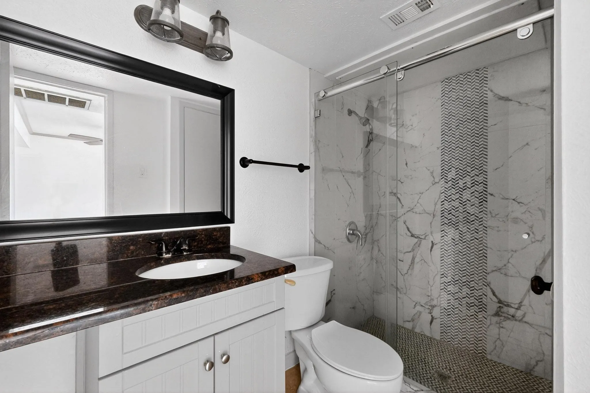 Apartment For Rent in Dallas County , 2003 Bennett Avenue 205, Dallas, Texas 75206, 1 Bedroom, 1 Bathroom, Garage spaces, 575 Sqft, built in 1971, mls#21395228, Real Estate Agent in Dallas, Homes For Rent in Dallas county, Homes For Rent in Dallas, Realtor in Dallas Texas, Real Estate Brokerage Independent Realty Texas, Luminita Cordes Realtor