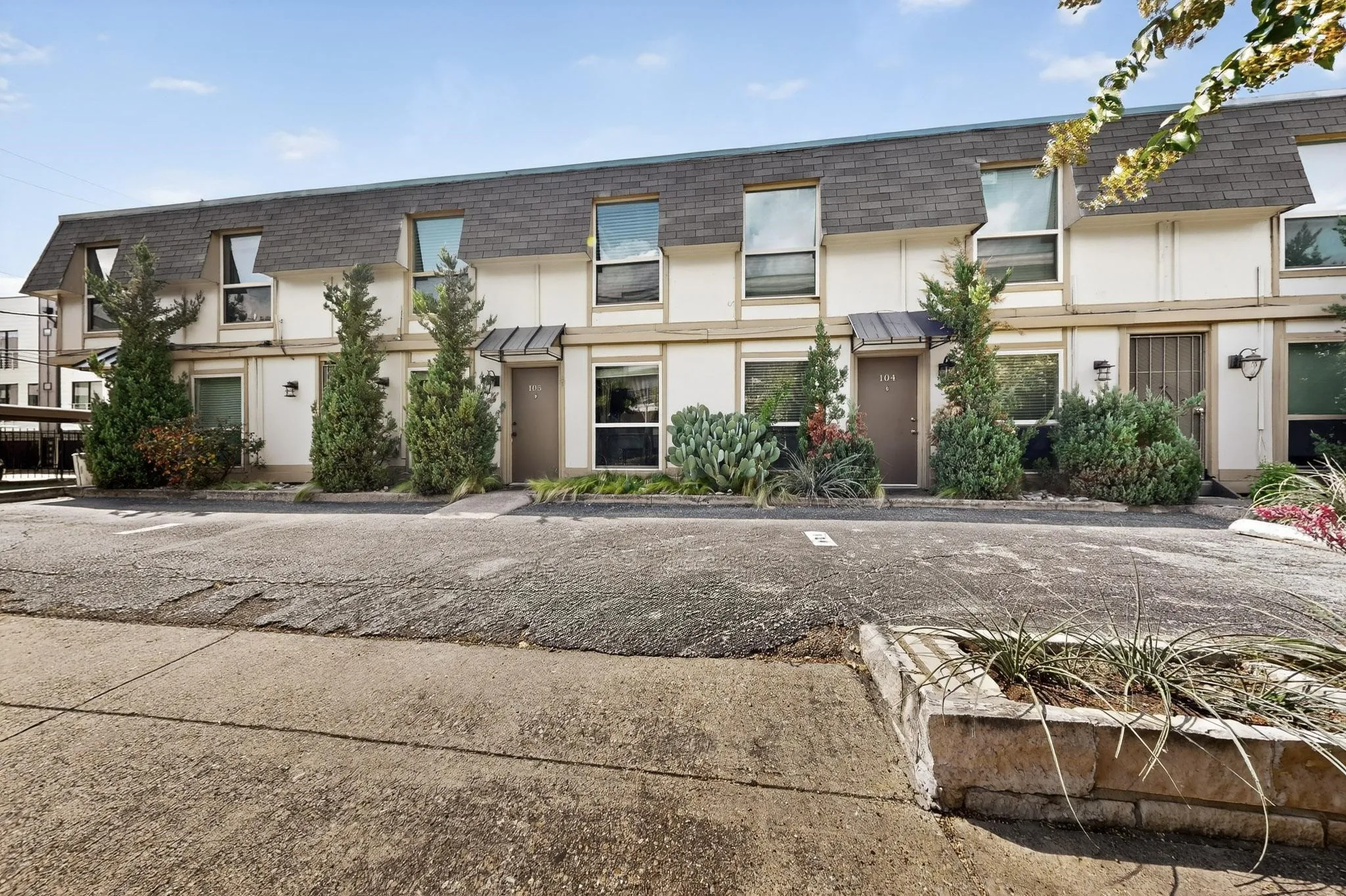 Apartment For Rent in Dallas County , 2003 Bennett Avenue 205, Dallas, Texas 75206, 1 Bedroom, 1 Bathroom, Garage spaces, 575 Sqft, built in 1971, mls#21395228, Real Estate Agent in Dallas, Homes For Rent in Dallas county, Homes For Rent in Dallas, Realtor in Dallas Texas, Real Estate Brokerage Independent Realty Texas, Luminita Cordes Realtor