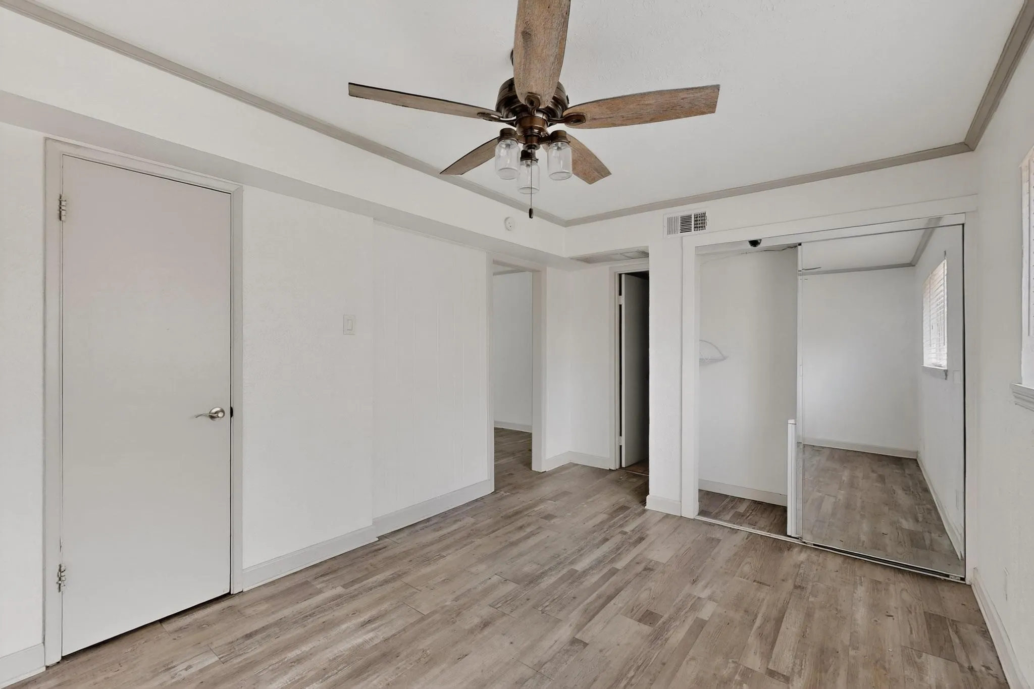 Apartment For Rent in Dallas County , 2003 Bennett Avenue 205, Dallas, Texas 75206, 1 Bedroom, 1 Bathroom, Garage spaces, 575 Sqft, built in 1971, mls#21395228, Real Estate Agent in Dallas, Homes For Rent in Dallas county, Homes For Rent in Dallas, Realtor in Dallas Texas, Real Estate Brokerage Independent Realty Texas, Luminita Cordes Realtor