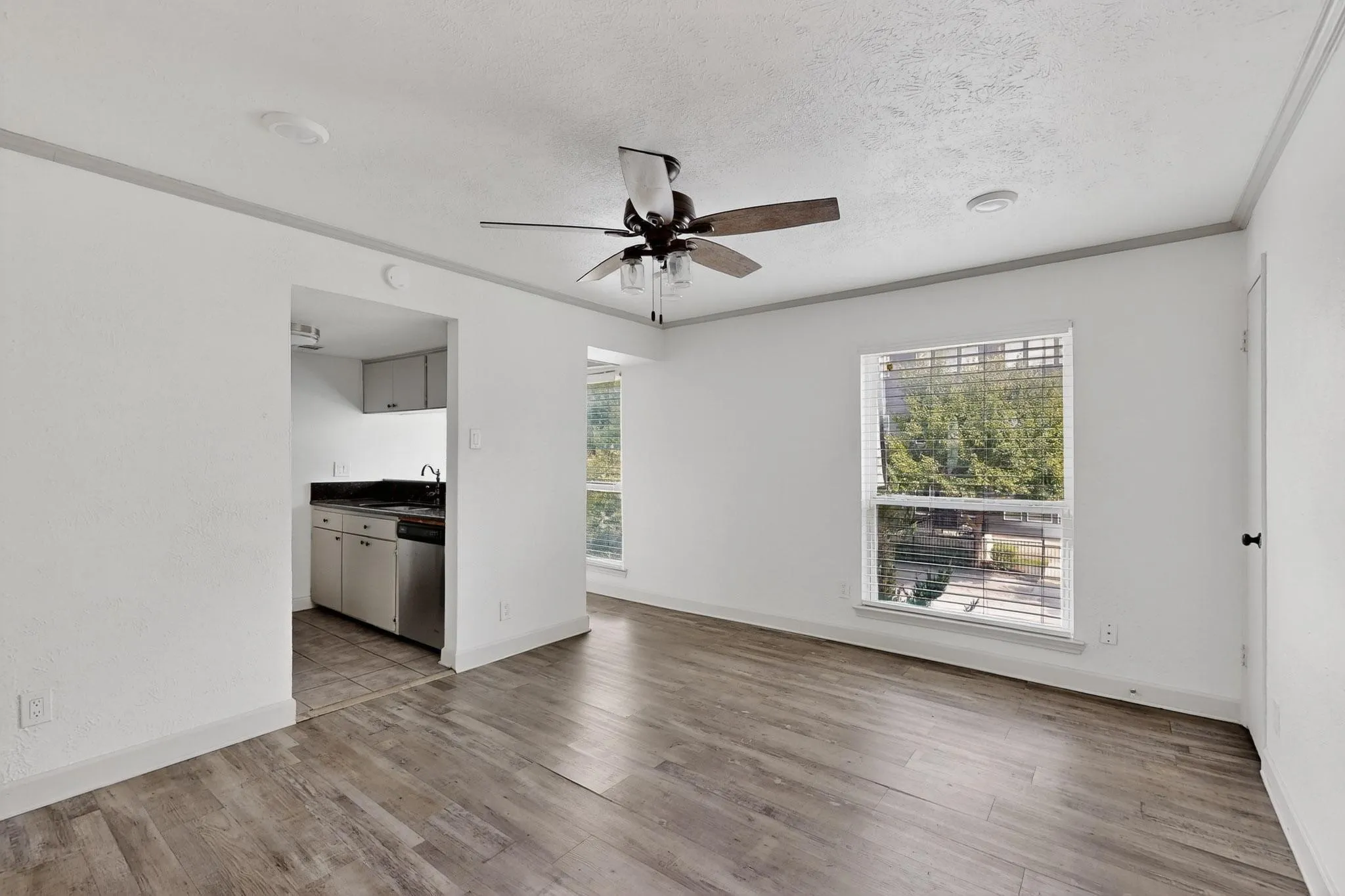 Apartment For Rent in Dallas County , 2003 Bennett Avenue 205, Dallas, Texas 75206, 1 Bedroom, 1 Bathroom, Garage spaces, 575 Sqft, built in 1971, mls#21395228, Real Estate Agent in Dallas, Homes For Rent in Dallas county, Homes For Rent in Dallas, Realtor in Dallas Texas, Real Estate Brokerage Independent Realty Texas, Luminita Cordes Realtor