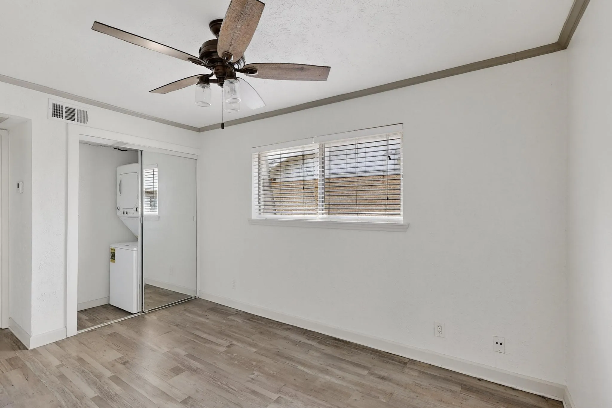 Apartment For Rent in Dallas County , 2003 Bennett Avenue 205, Dallas, Texas 75206, 1 Bedroom, 1 Bathroom, Garage spaces, 575 Sqft, built in 1971, mls#21395228, Real Estate Agent in Dallas, Homes For Rent in Dallas county, Homes For Rent in Dallas, Realtor in Dallas Texas, Real Estate Brokerage Independent Realty Texas, Luminita Cordes Realtor