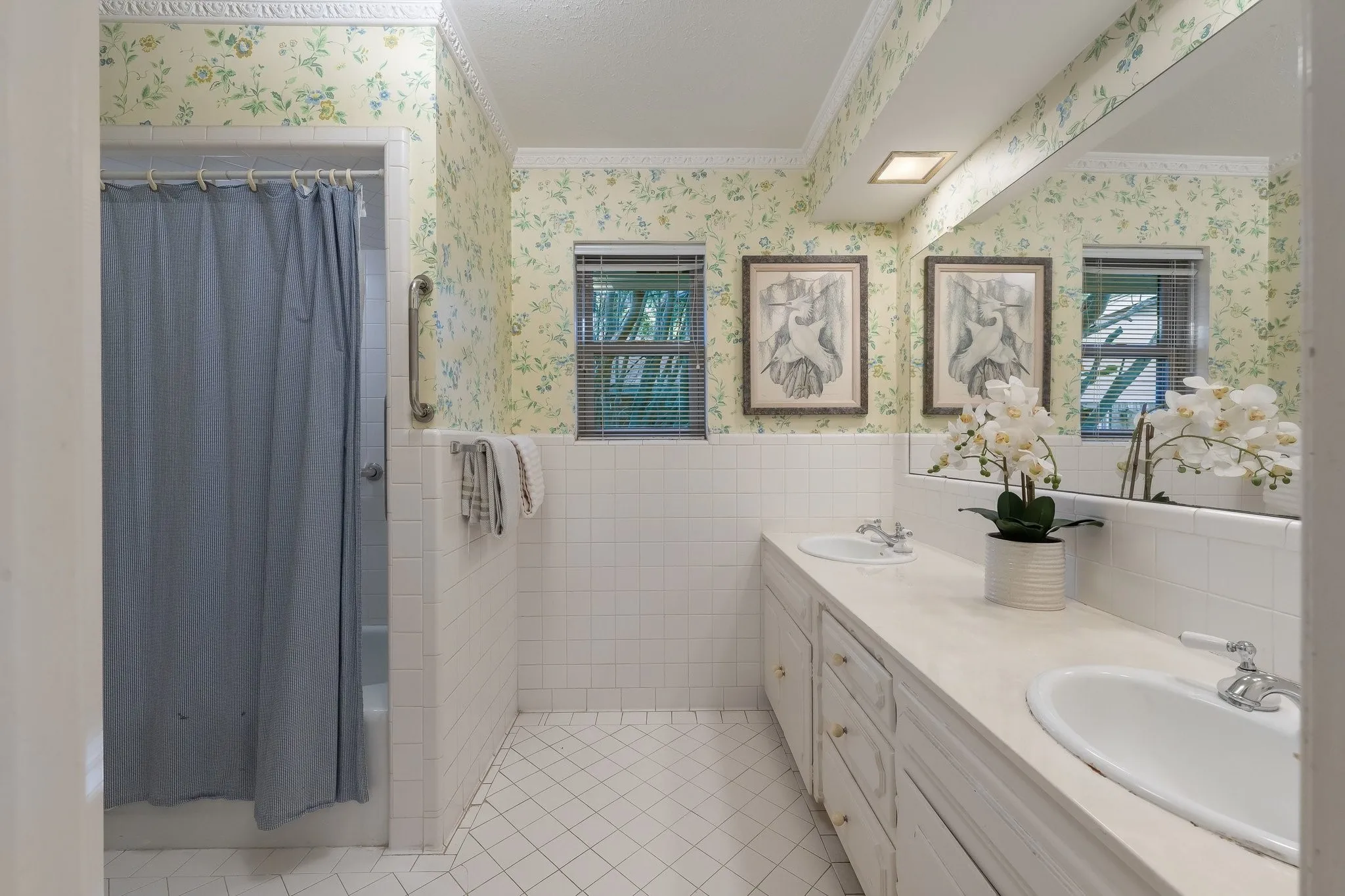 Single Family Residence For Sale in Dallas County , 6950 Midcrest Drive, Dallas, Texas 75254, 4 Bedroom, 4 Bathroom, 2 Garage spaces, 3,088 Sqft, built in 1967, mls#21394373, Real Estate Agent in Dallas, Homes For Sale in Dallas county, Homes For Sale in Dallas, Realtor in Dallas Texas, Real Estate Brokerage Independent Realty Texas, Luminita Cordes Realtor
