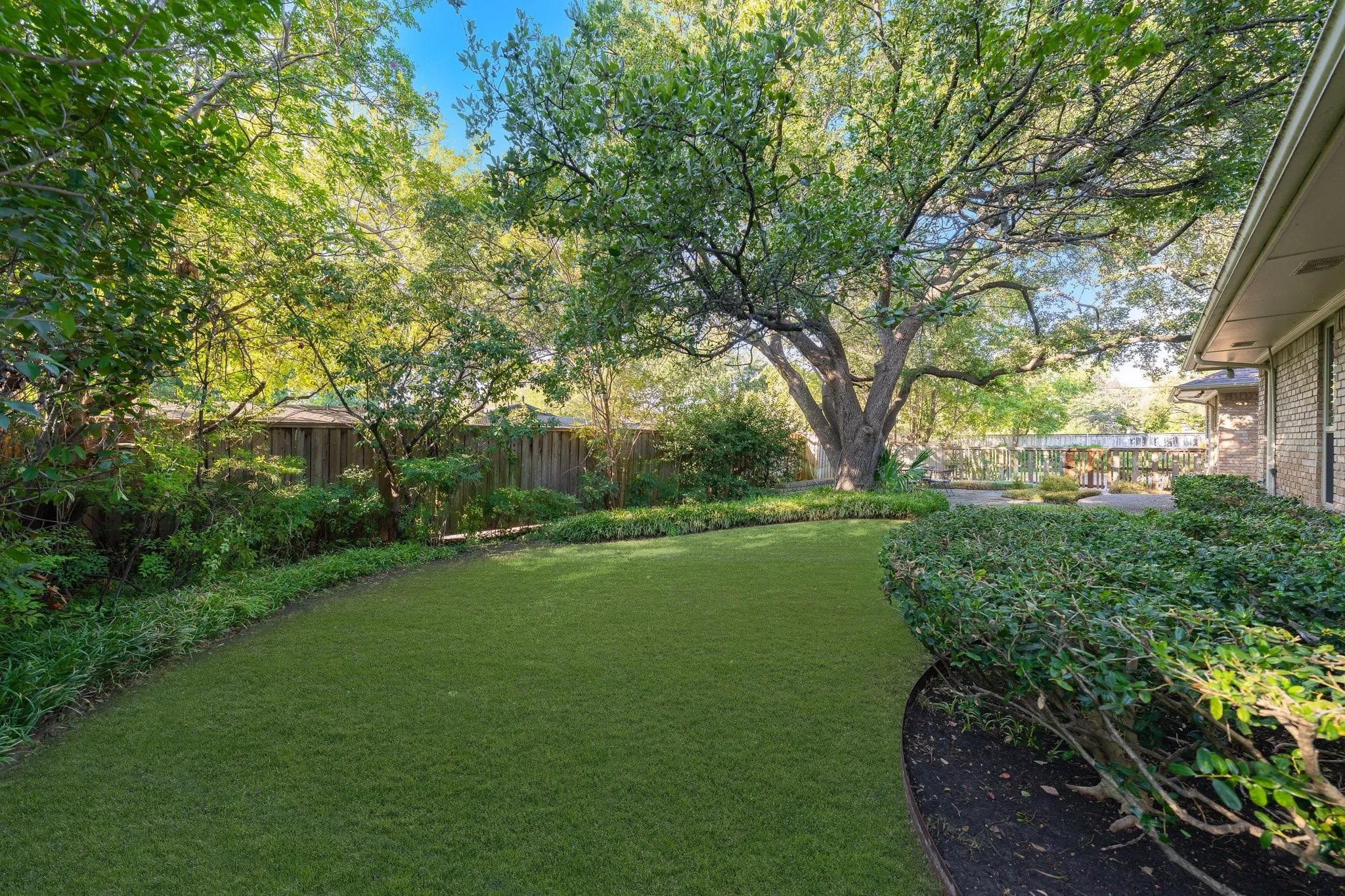 Single Family Residence For Sale in Dallas County , 6950 Midcrest Drive, Dallas, Texas 75254, 4 Bedroom, 4 Bathroom, 2 Garage spaces, 3,088 Sqft, built in 1967, mls#21394373, Real Estate Agent in Dallas, Homes For Sale in Dallas county, Homes For Sale in Dallas, Realtor in Dallas Texas, Real Estate Brokerage Independent Realty Texas, Luminita Cordes Realtor