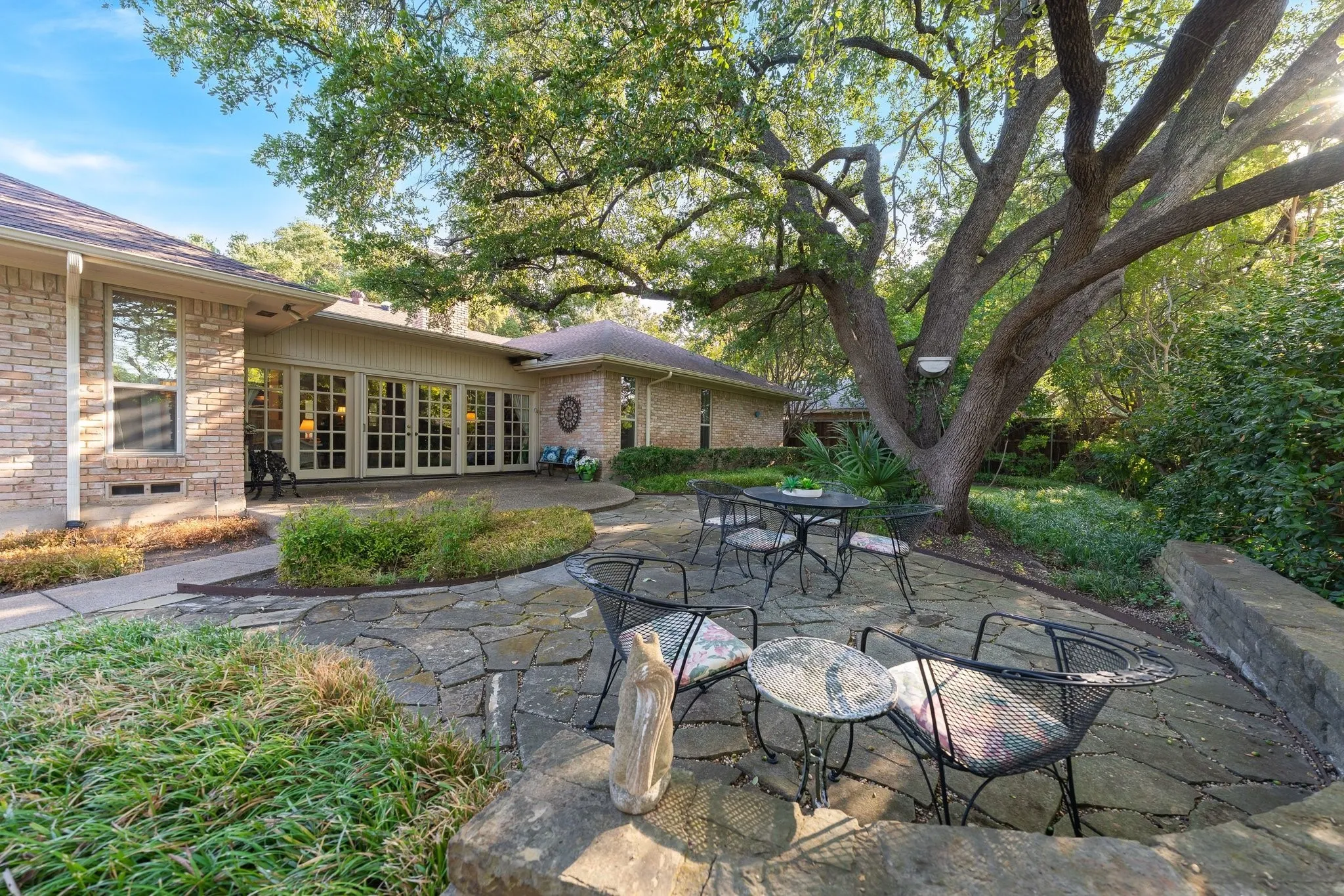Single Family Residence For Sale in Dallas County , 6950 Midcrest Drive, Dallas, Texas 75254, 4 Bedroom, 4 Bathroom, 2 Garage spaces, 3,088 Sqft, built in 1967, mls#21394373, Real Estate Agent in Dallas, Homes For Sale in Dallas county, Homes For Sale in Dallas, Realtor in Dallas Texas, Real Estate Brokerage Independent Realty Texas, Luminita Cordes Realtor