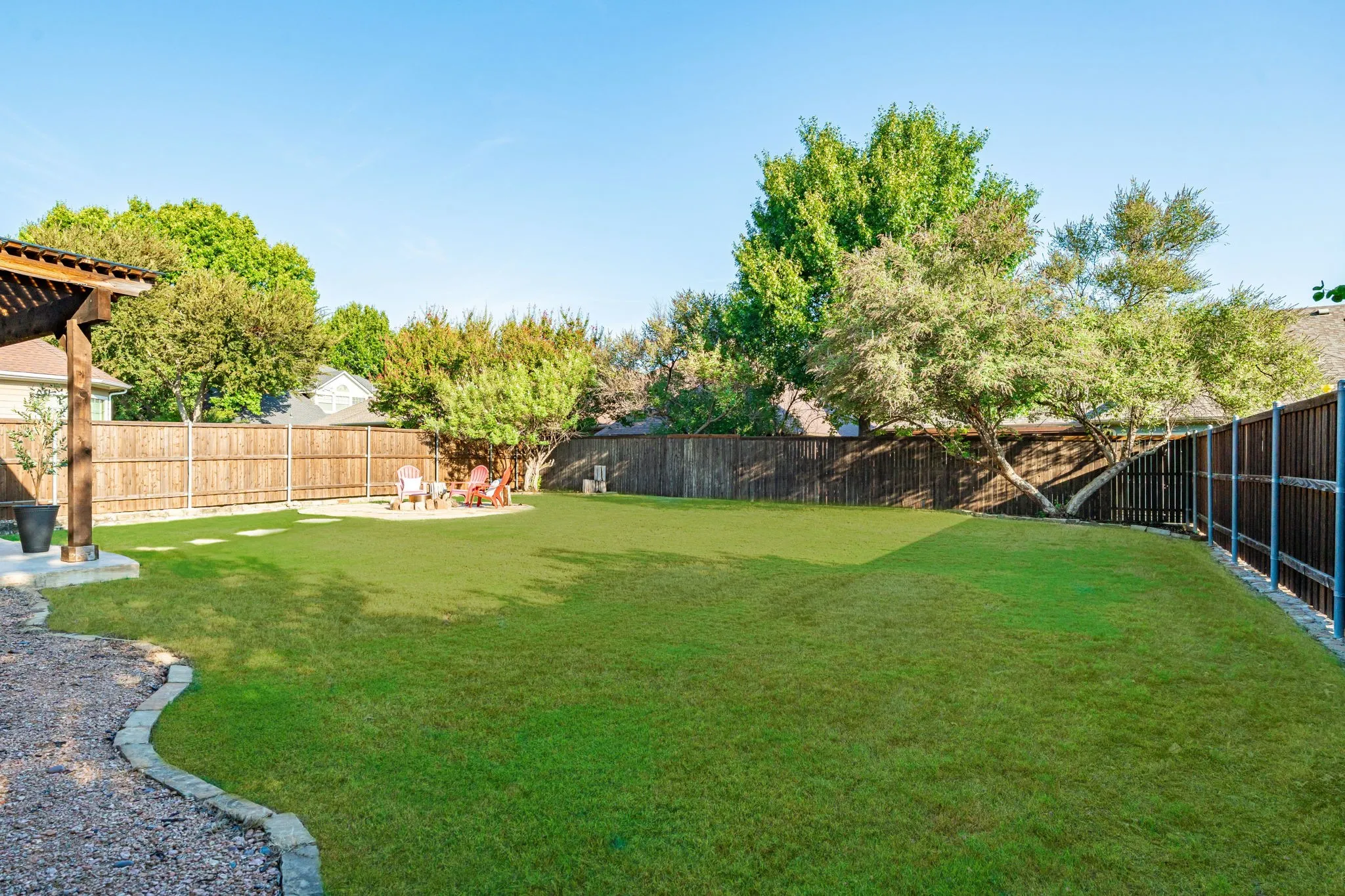 One of the biggest back yards in the area!!