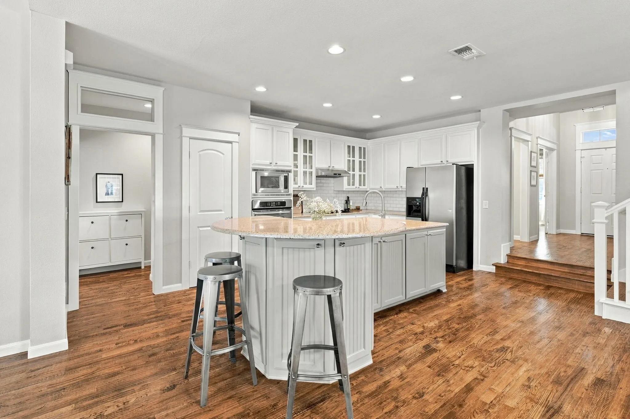 Single Family Residence For Sale in Collin County , 6816 Studebaker Drive, Mc Kinney, Texas 75071, 4 Bedroom, 4 Bathroom, 2 Garage spaces, 3,175 Sqft, built in 2004, mls#21395248, Real Estate Agent in Mc Kinney, Homes For Sale in Collin county, Homes For Sale in Mc Kinney, Realtor in Mc Kinney Texas, Real Estate Brokerage Independent Realty Texas, Luminita Cordes Realtor