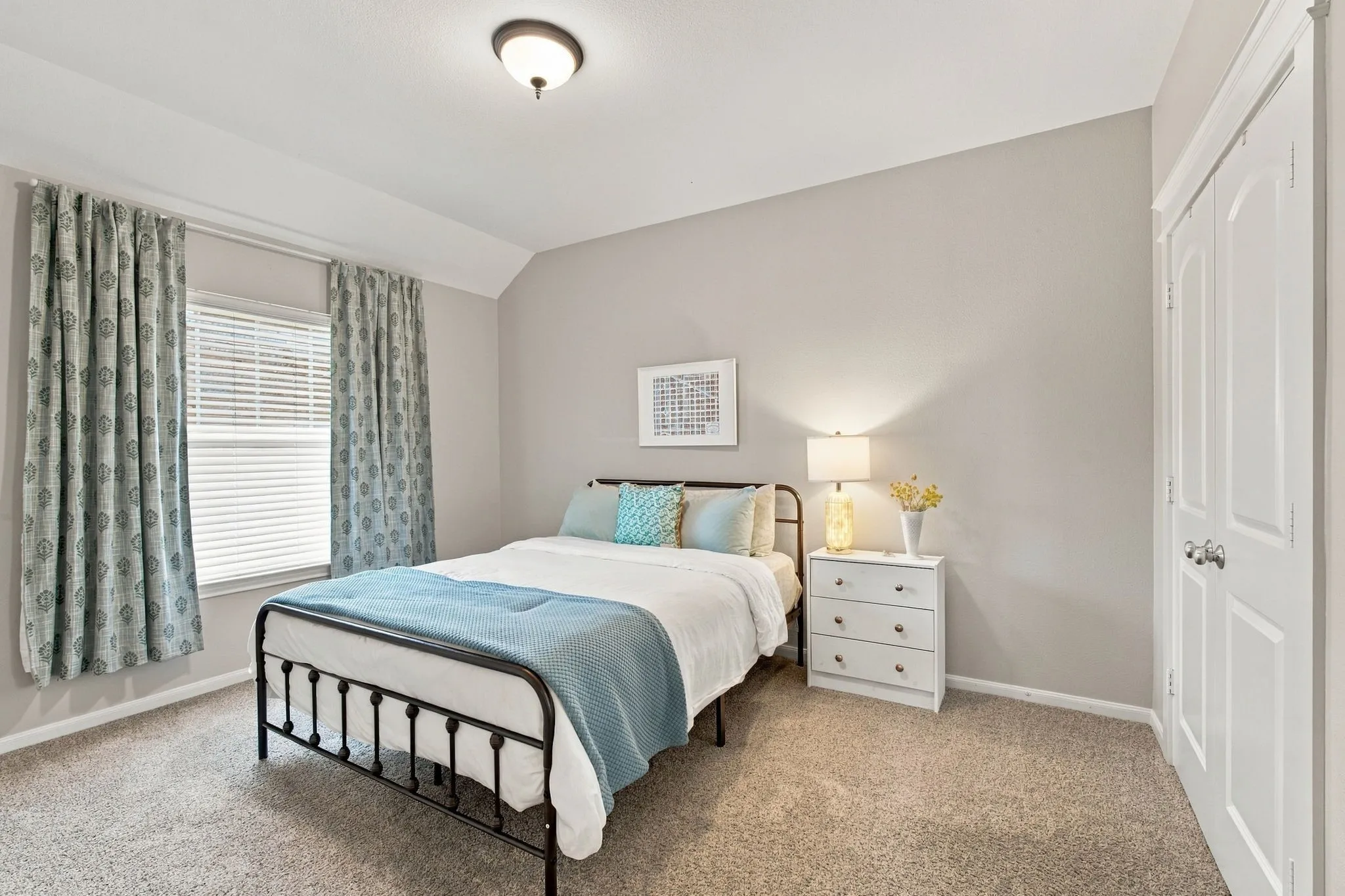 Single Family Residence For Sale in Collin County , 6816 Studebaker Drive, Mc Kinney, Texas 75071, 4 Bedroom, 4 Bathroom, 2 Garage spaces, 3,175 Sqft, built in 2004, mls#21395248, Real Estate Agent in Mc Kinney, Homes For Sale in Collin county, Homes For Sale in Mc Kinney, Realtor in Mc Kinney Texas, Real Estate Brokerage Independent Realty Texas, Luminita Cordes Realtor