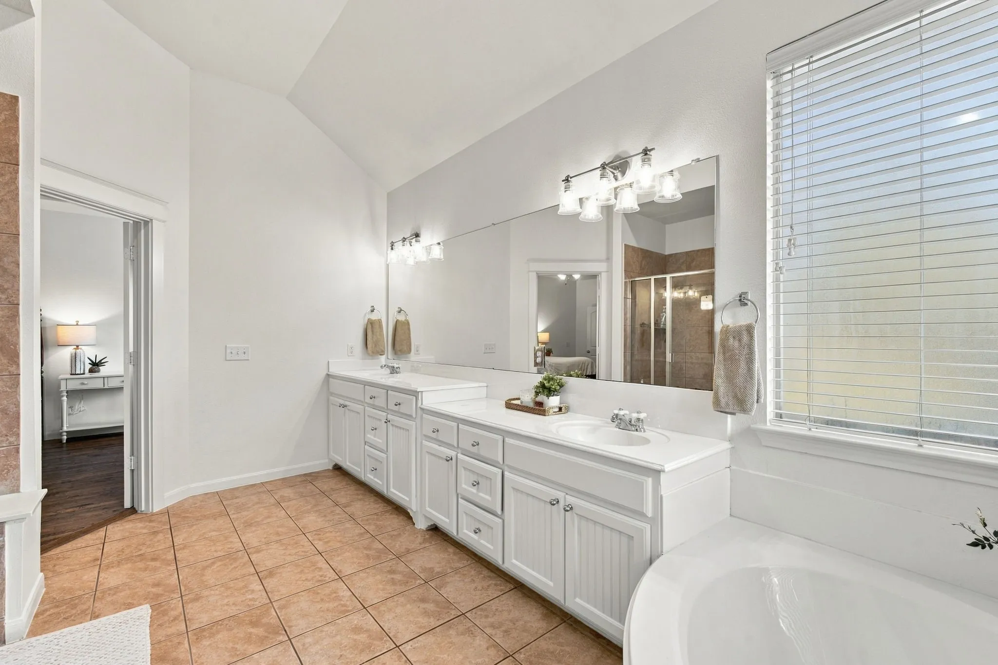 Single Family Residence For Sale in Collin County , 6816 Studebaker Drive, Mc Kinney, Texas 75071, 4 Bedroom, 4 Bathroom, 2 Garage spaces, 3,175 Sqft, built in 2004, mls#21395248, Real Estate Agent in Mc Kinney, Homes For Sale in Collin county, Homes For Sale in Mc Kinney, Realtor in Mc Kinney Texas, Real Estate Brokerage Independent Realty Texas, Luminita Cordes Realtor