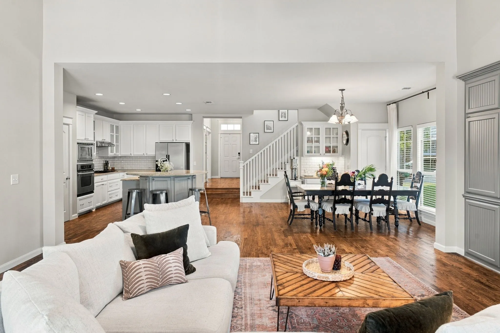 Single Family Residence For Sale in Collin County , 6816 Studebaker Drive, Mc Kinney, Texas 75071, 4 Bedroom, 4 Bathroom, 2 Garage spaces, 3,175 Sqft, built in 2004, mls#21395248, Real Estate Agent in Mc Kinney, Homes For Sale in Collin county, Homes For Sale in Mc Kinney, Realtor in Mc Kinney Texas, Real Estate Brokerage Independent Realty Texas, Luminita Cordes Realtor