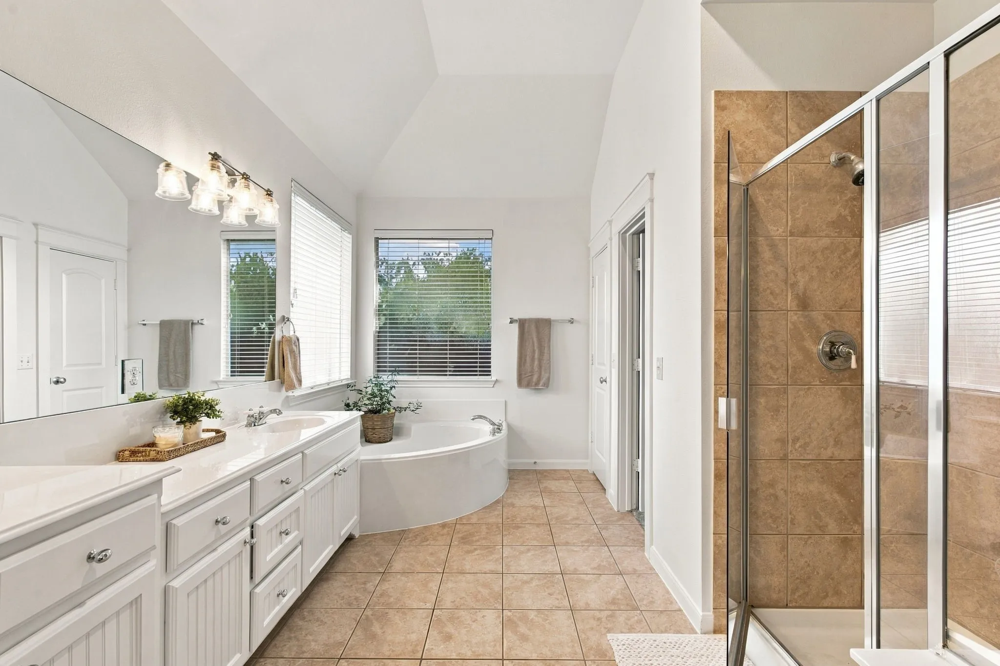 Single Family Residence For Sale in Collin County , 6816 Studebaker Drive, Mc Kinney, Texas 75071, 4 Bedroom, 4 Bathroom, 2 Garage spaces, 3,175 Sqft, built in 2004, mls#21395248, Real Estate Agent in Mc Kinney, Homes For Sale in Collin county, Homes For Sale in Mc Kinney, Realtor in Mc Kinney Texas, Real Estate Brokerage Independent Realty Texas, Luminita Cordes Realtor