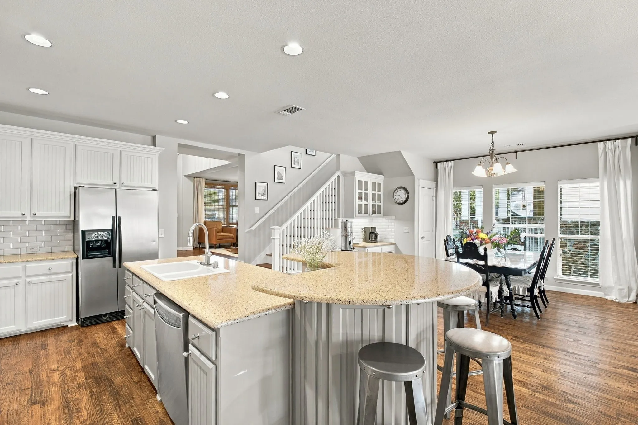 Single Family Residence For Sale in Collin County , 6816 Studebaker Drive, Mc Kinney, Texas 75071, 4 Bedroom, 4 Bathroom, 2 Garage spaces, 3,175 Sqft, built in 2004, mls#21395248, Real Estate Agent in Mc Kinney, Homes For Sale in Collin county, Homes For Sale in Mc Kinney, Realtor in Mc Kinney Texas, Real Estate Brokerage Independent Realty Texas, Luminita Cordes Realtor