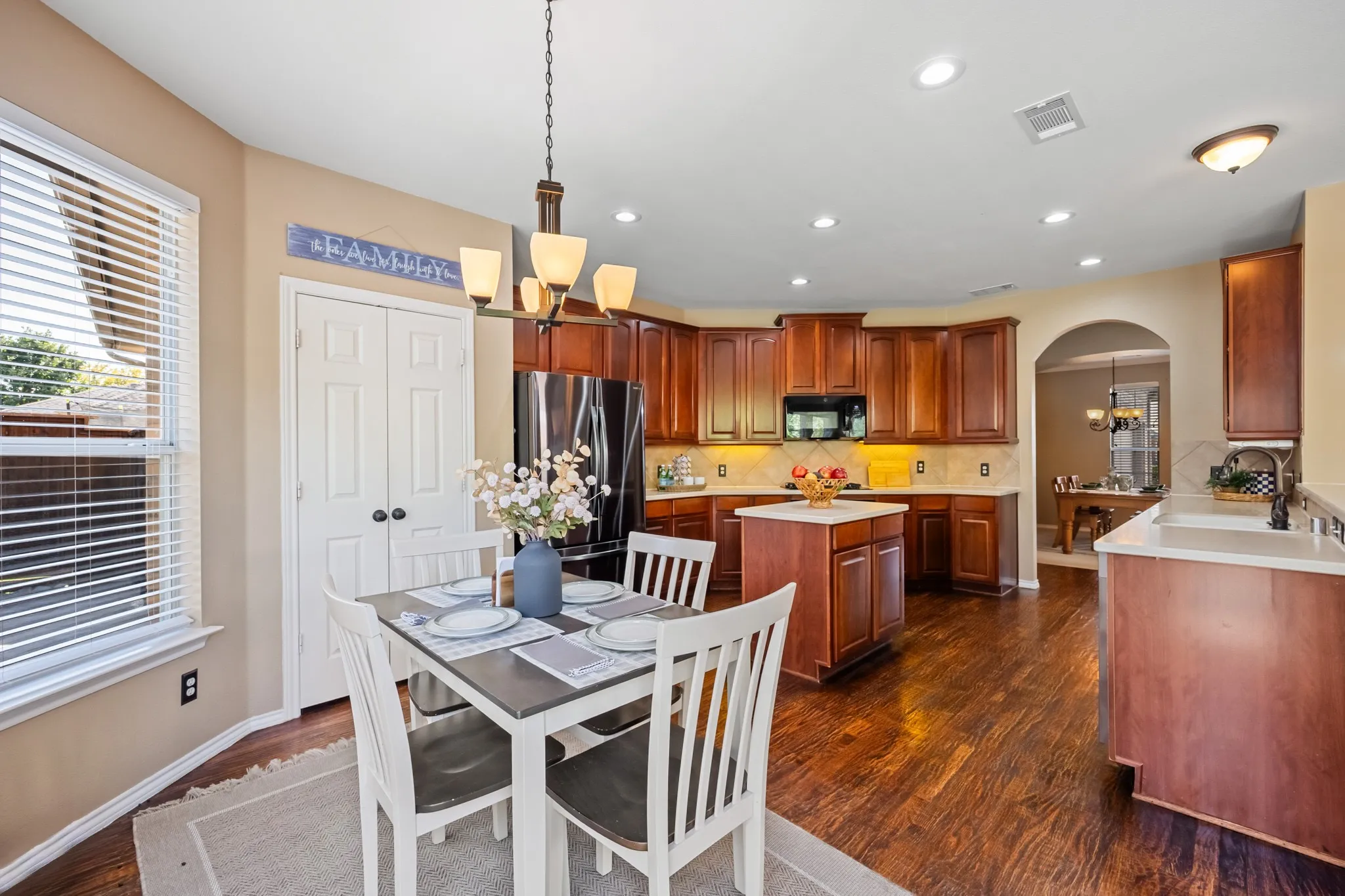 Single Family Residence For Sale in Collin County , 2501 Kentmere Lane, Mc Kinney, Texas 75072, 4 Bedroom, 3 Bathroom, 3 Garage spaces, 2,998 Sqft, built in 2001, mls#21394613, Real Estate Agent in Mc Kinney, Homes For Sale in Collin county, Homes For Sale in Mc Kinney, Realtor in Mc Kinney Texas, Real Estate Brokerage Independent Realty Texas, Luminita Cordes Realtor