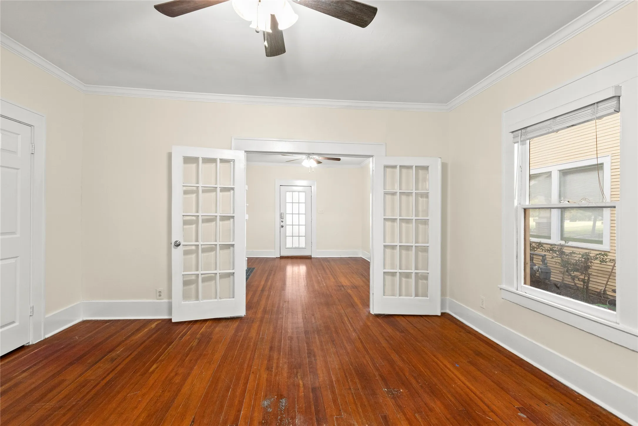 Duplex For Sale in Dallas County , 4533 Worth Street, Dallas, Texas 75246, 4 Bedroom, 2 Bathroom, Garage spaces, 0 Sqft, built in 1923, mls#21386021, Real Estate Agent in Dallas, Homes For Sale in Dallas county, Homes For Sale in Dallas, Realtor in Dallas Texas, Real Estate Brokerage Independent Realty Texas, Luminita Cordes Realtor
