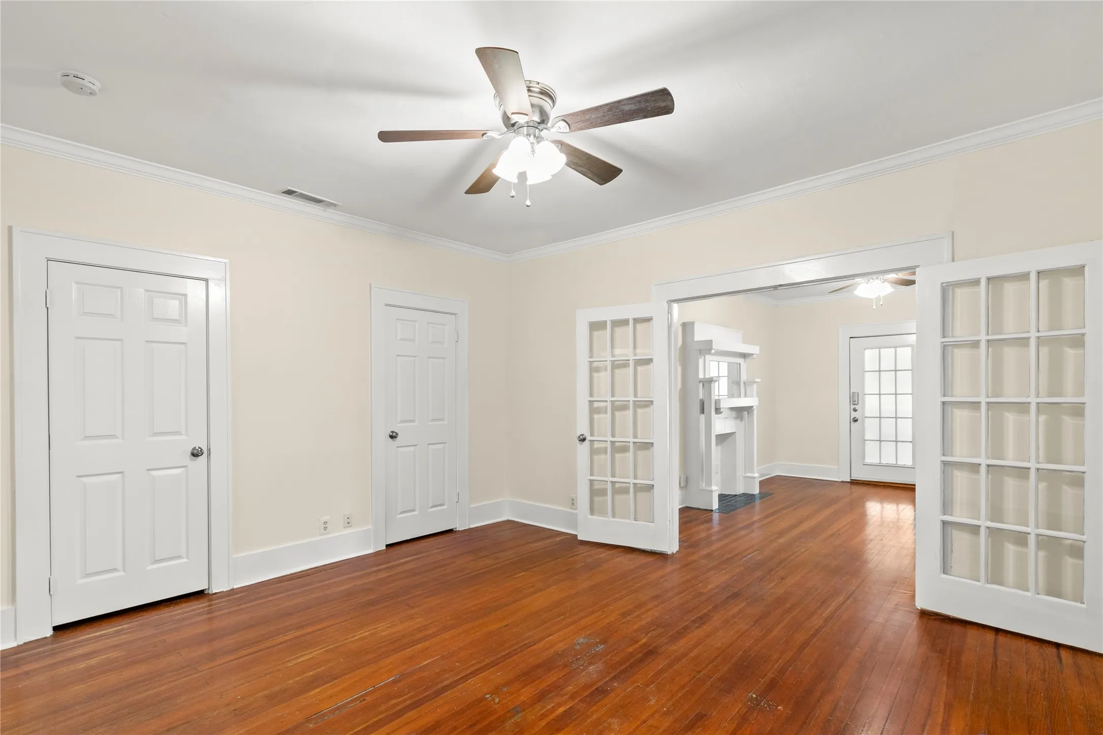 Duplex For Sale in Dallas County , 4533 Worth Street, Dallas, Texas 75246, 4 Bedroom, 2 Bathroom, Garage spaces, 0 Sqft, built in 1923, mls#21386021, Real Estate Agent in Dallas, Homes For Sale in Dallas county, Homes For Sale in Dallas, Realtor in Dallas Texas, Real Estate Brokerage Independent Realty Texas, Luminita Cordes Realtor