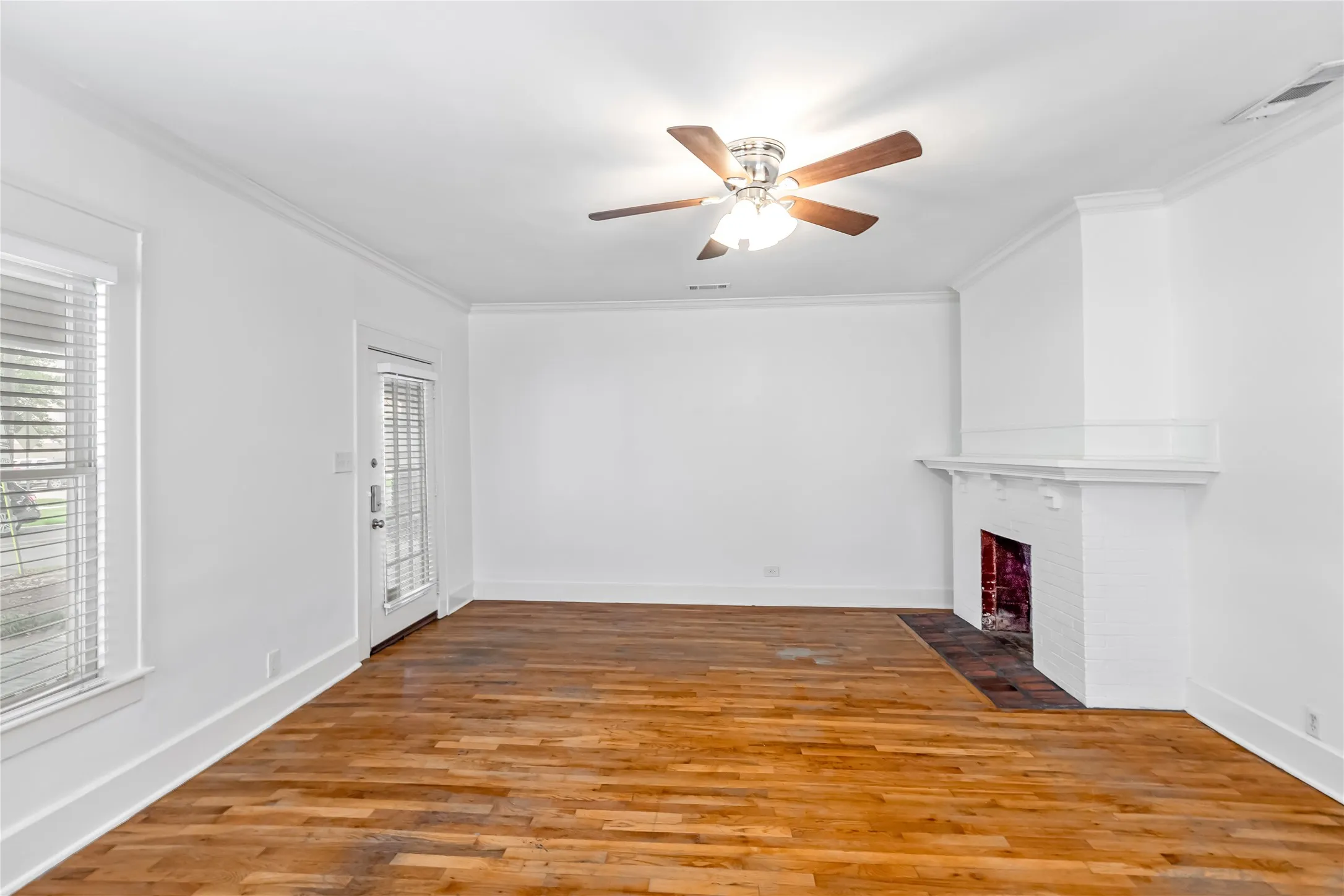 Duplex For Sale in Dallas County , 4533 Worth Street, Dallas, Texas 75246, 4 Bedroom, 2 Bathroom, Garage spaces, 0 Sqft, built in 1923, mls#21386021, Real Estate Agent in Dallas, Homes For Sale in Dallas county, Homes For Sale in Dallas, Realtor in Dallas Texas, Real Estate Brokerage Independent Realty Texas, Luminita Cordes Realtor
