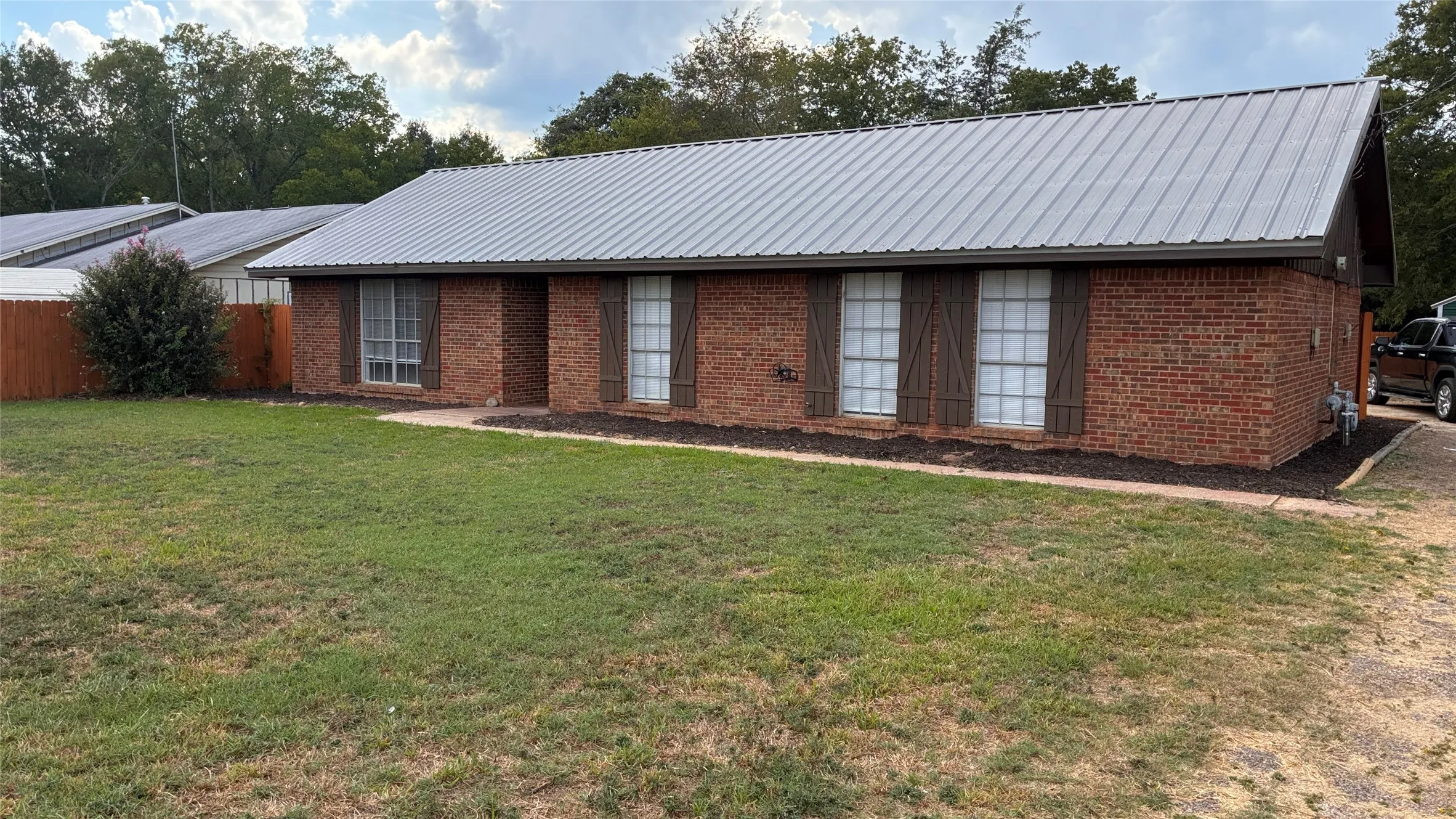Single Family Residence For Sale in Freestone County , 429 Davis Street, Fairfield, Texas 75840, 3 Bedroom, 2 Bathroom, Garage spaces, 2,073 Sqft, built in 1963, mls#21395236, Real Estate Agent in Fairfield, Homes For Sale in Freestone county, Homes For Sale in Fairfield, Realtor in Fairfield Texas, Real Estate Brokerage Independent Realty Texas, Luminita Cordes Realtor