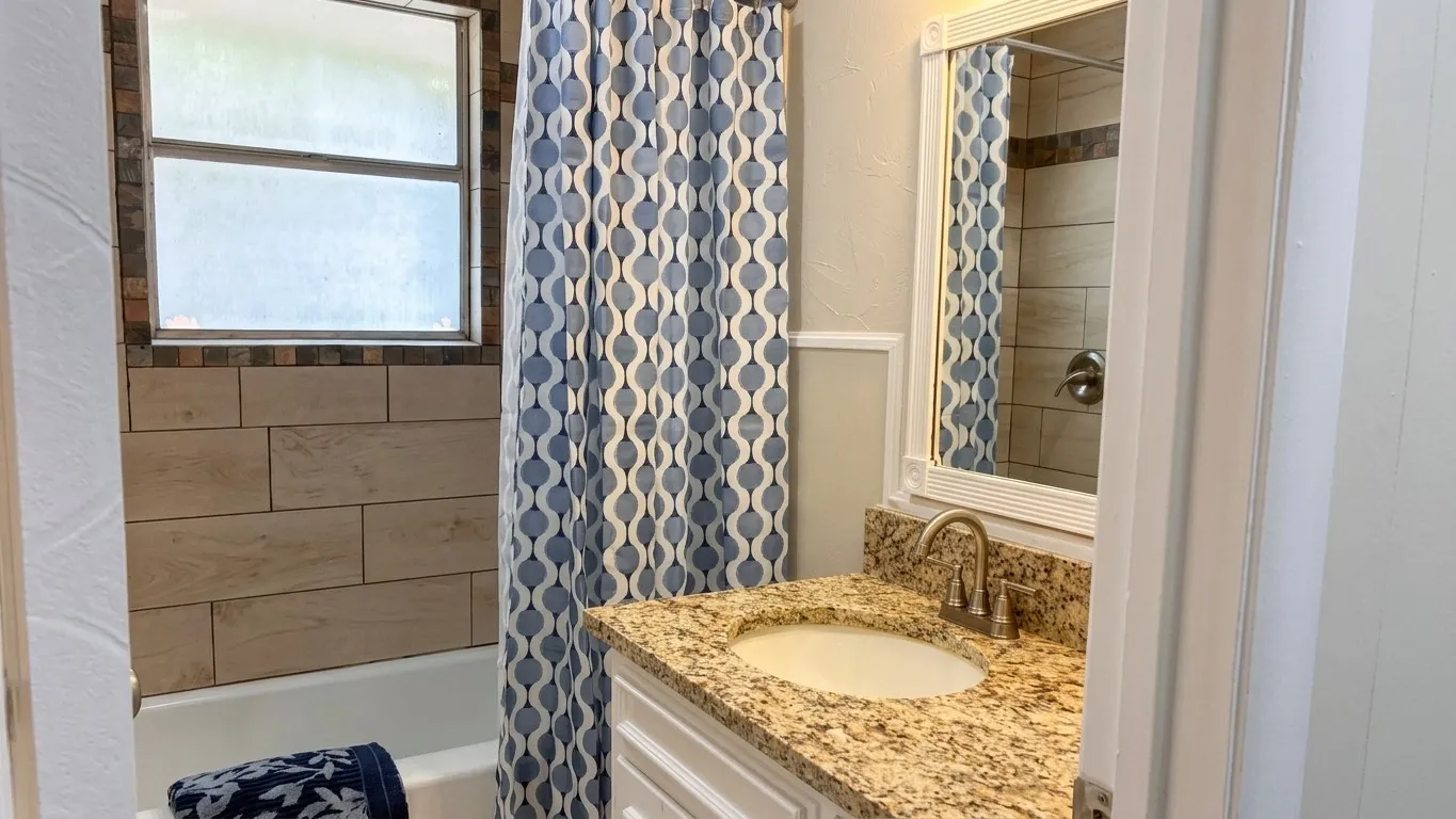 Single Family Residence For Sale in Freestone County , 429 Davis Street, Fairfield, Texas 75840, 3 Bedroom, 2 Bathroom, Garage spaces, 2,073 Sqft, built in 1963, mls#21395236, Real Estate Agent in Fairfield, Homes For Sale in Freestone county, Homes For Sale in Fairfield, Realtor in Fairfield Texas, Real Estate Brokerage Independent Realty Texas, Luminita Cordes Realtor