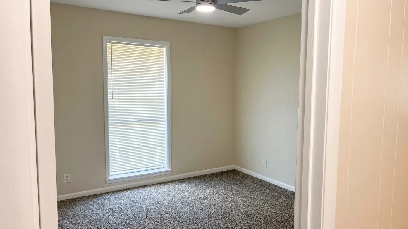 Single Family Residence For Sale in Freestone County , 429 Davis Street, Fairfield, Texas 75840, 3 Bedroom, 2 Bathroom, Garage spaces, 2,073 Sqft, built in 1963, mls#21395236, Real Estate Agent in Fairfield, Homes For Sale in Freestone county, Homes For Sale in Fairfield, Realtor in Fairfield Texas, Real Estate Brokerage Independent Realty Texas, Luminita Cordes Realtor
