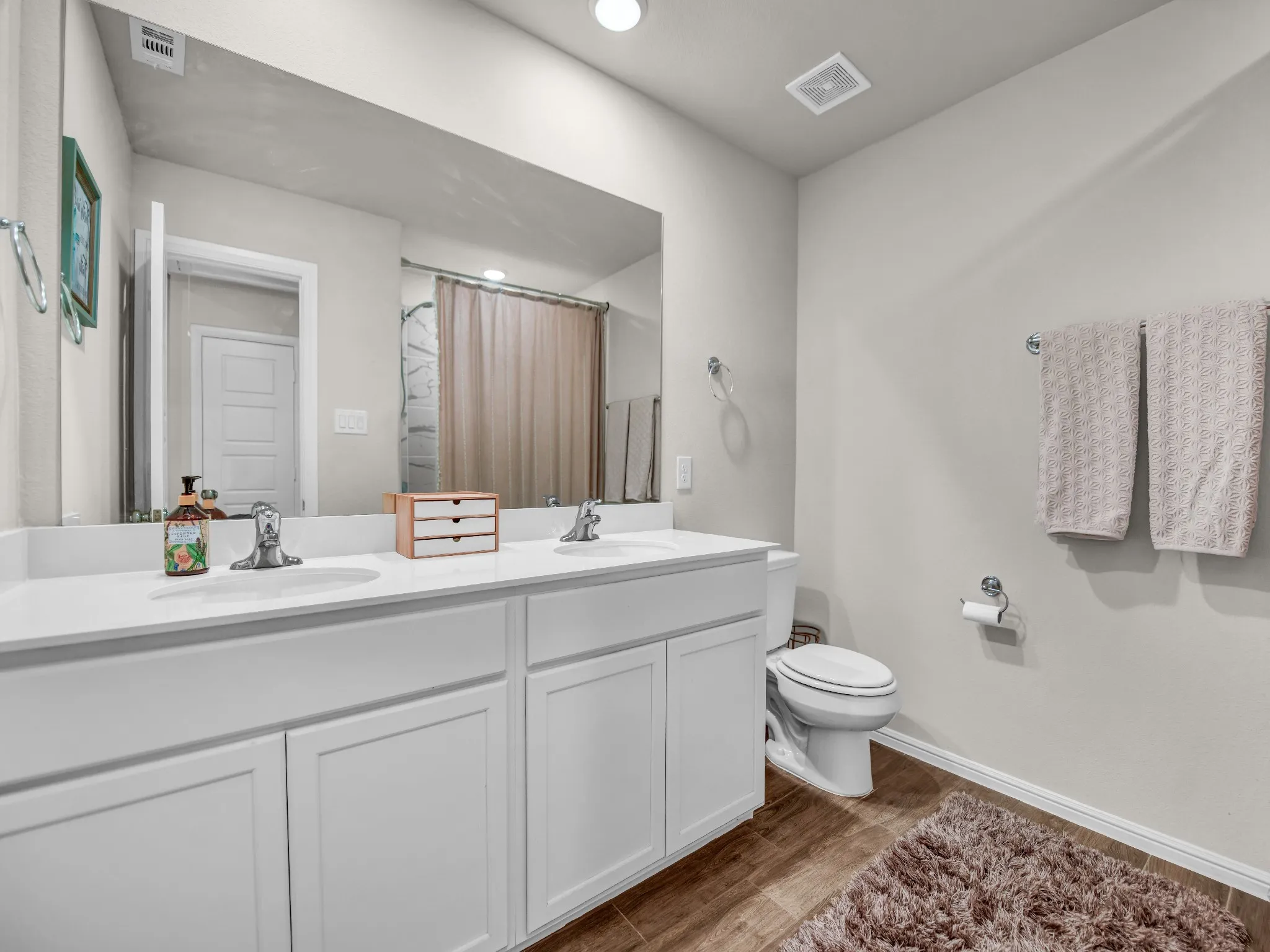 Guest Bath with Tub
