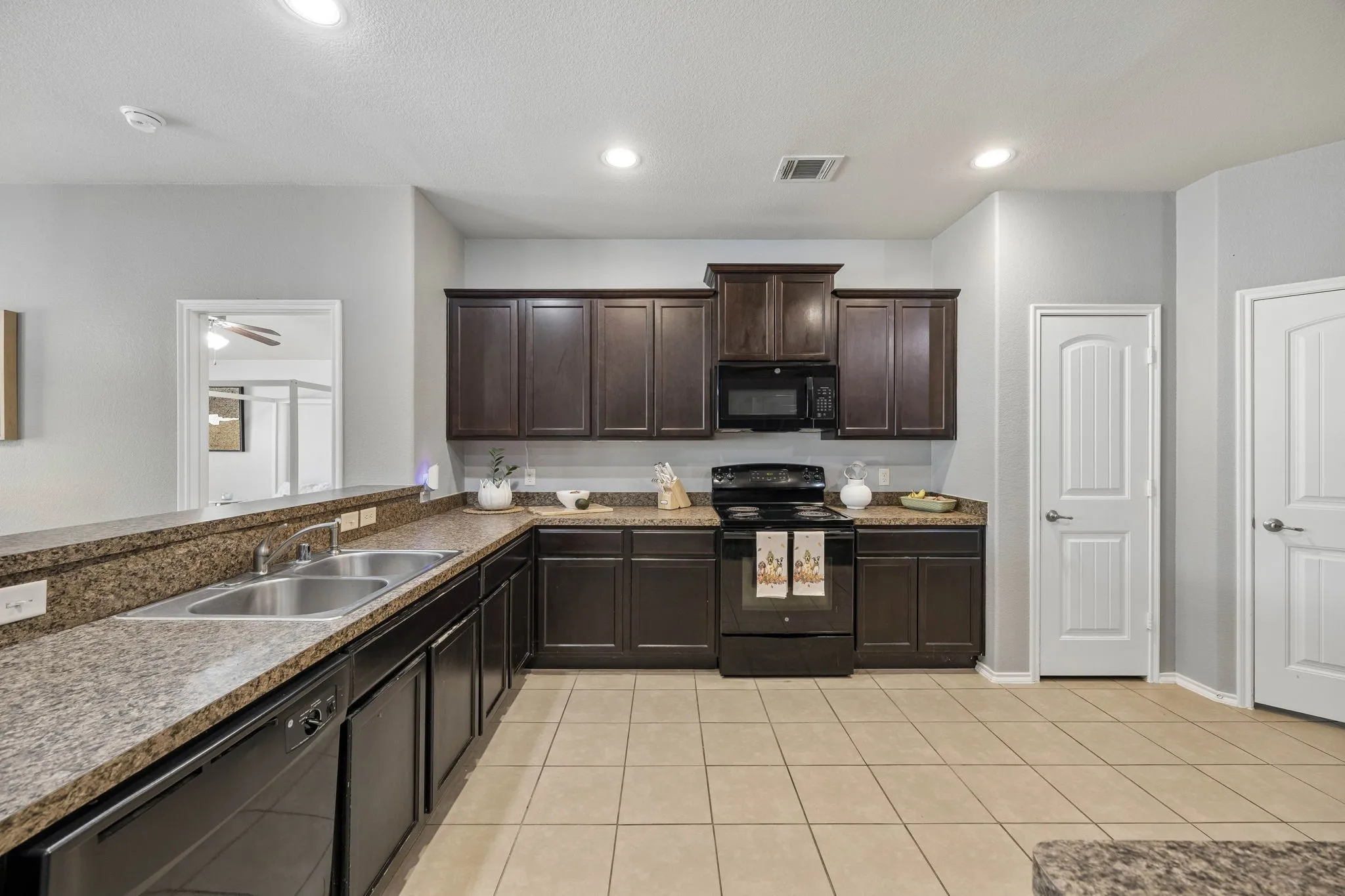 Single Family Residence For Sale in Collin County , 817 Post Oak Trail, Anna, Texas 75409, 3 Bedroom, 2 Bathroom, 2 Garage spaces, 1,866 Sqft, built in 2013, mls#21381922, Real Estate Agent in Anna, Homes For Sale in Collin county, Homes For Sale in Anna, Realtor in Anna Texas, Real Estate Brokerage Independent Realty Texas, Luminita Cordes Realtor