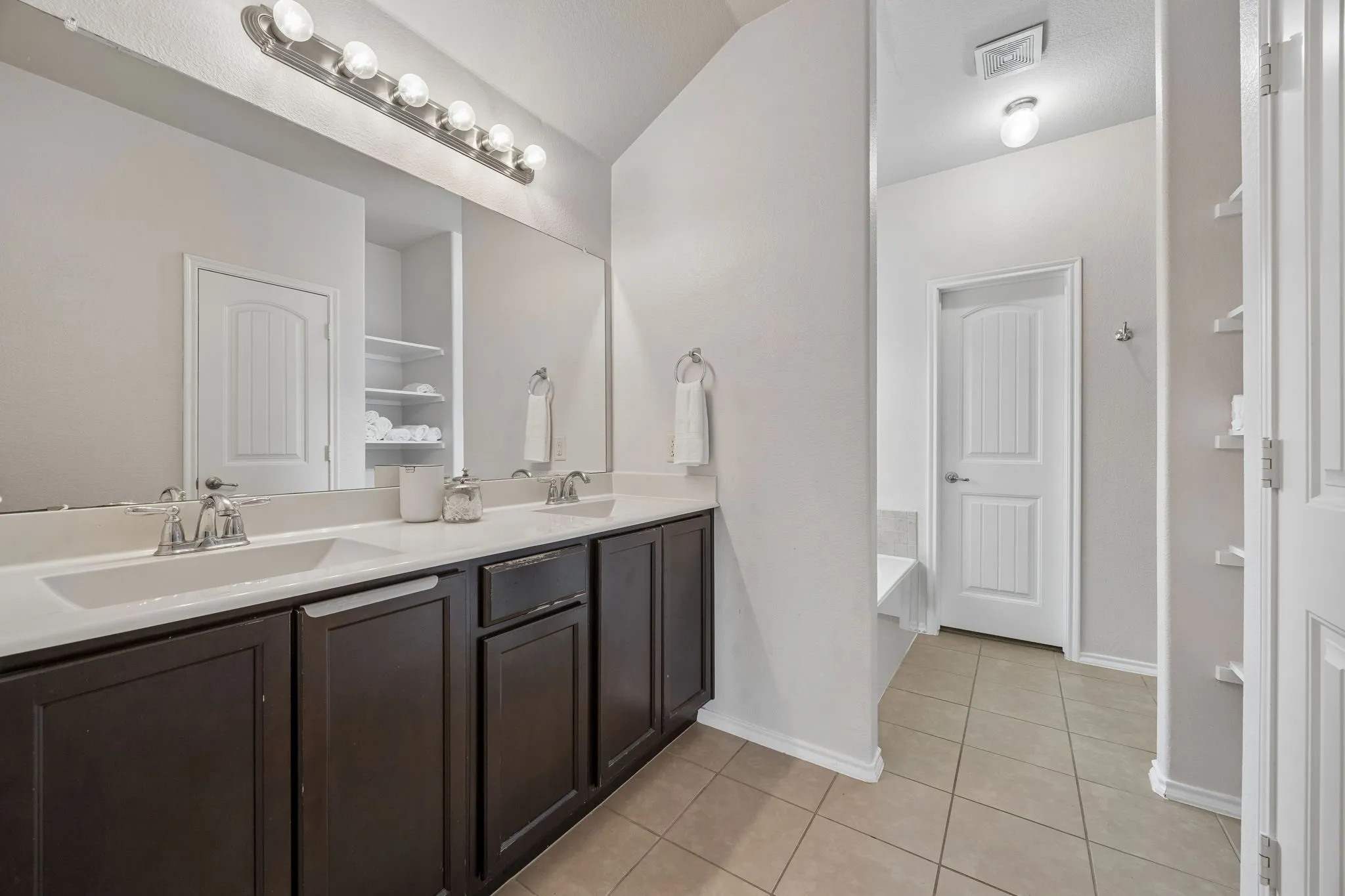 Single Family Residence For Sale in Collin County , 817 Post Oak Trail, Anna, Texas 75409, 3 Bedroom, 2 Bathroom, 2 Garage spaces, 1,866 Sqft, built in 2013, mls#21381922, Real Estate Agent in Anna, Homes For Sale in Collin county, Homes For Sale in Anna, Realtor in Anna Texas, Real Estate Brokerage Independent Realty Texas, Luminita Cordes Realtor