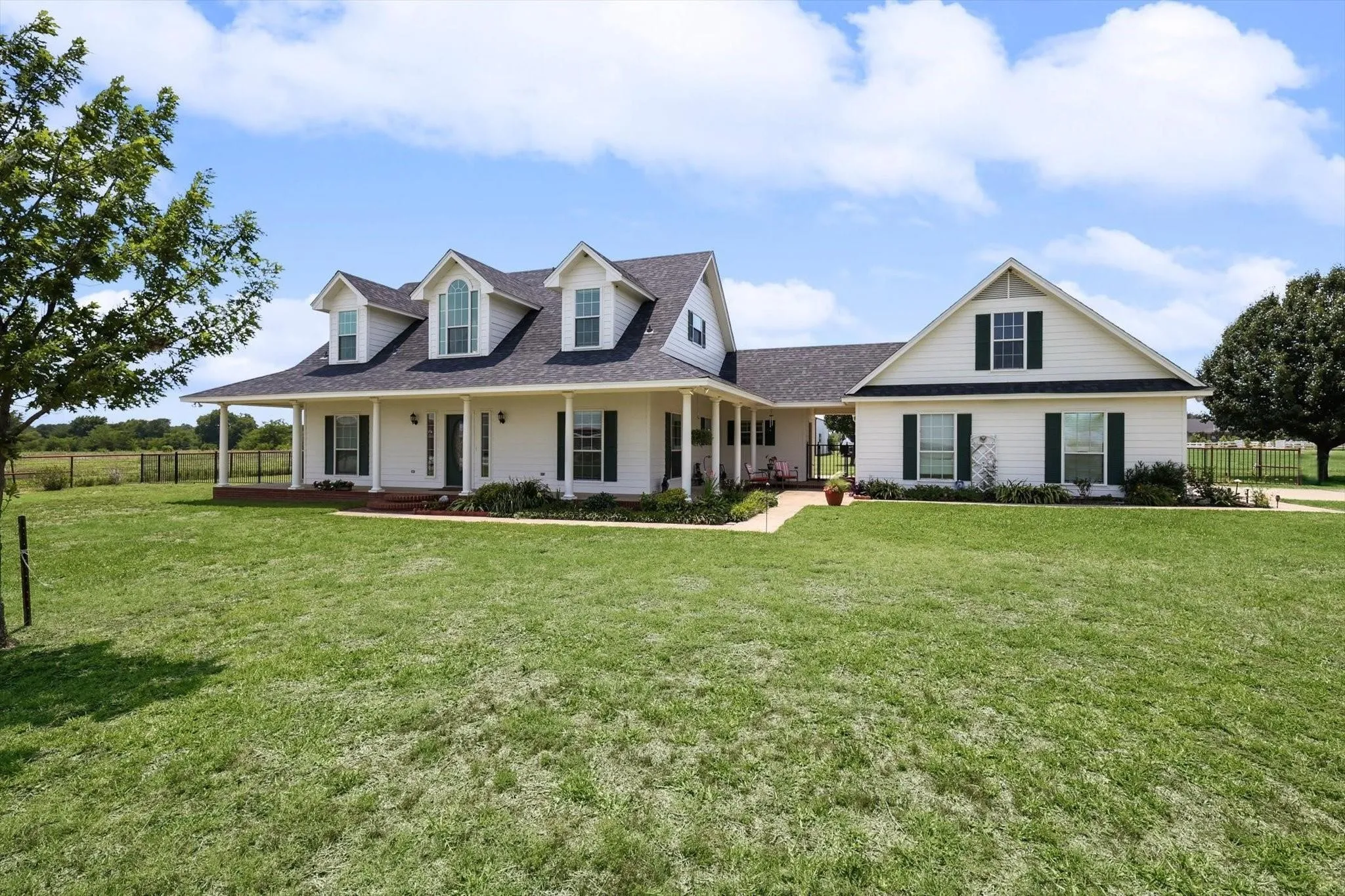 Single Family Residence For Rent in Denton County , 6221 Fm 2931, Aubrey, Texas 76227, 3 Bedroom, 3 Bathroom, 2 Garage spaces, 2,906 Sqft, built in 2005, mls#21395246, Real Estate Agent in Aubrey, Homes For Rent in Denton county, Homes For Rent in Aubrey, Realtor in Aubrey Texas, Real Estate Brokerage Independent Realty Texas, Luminita Cordes Realtor