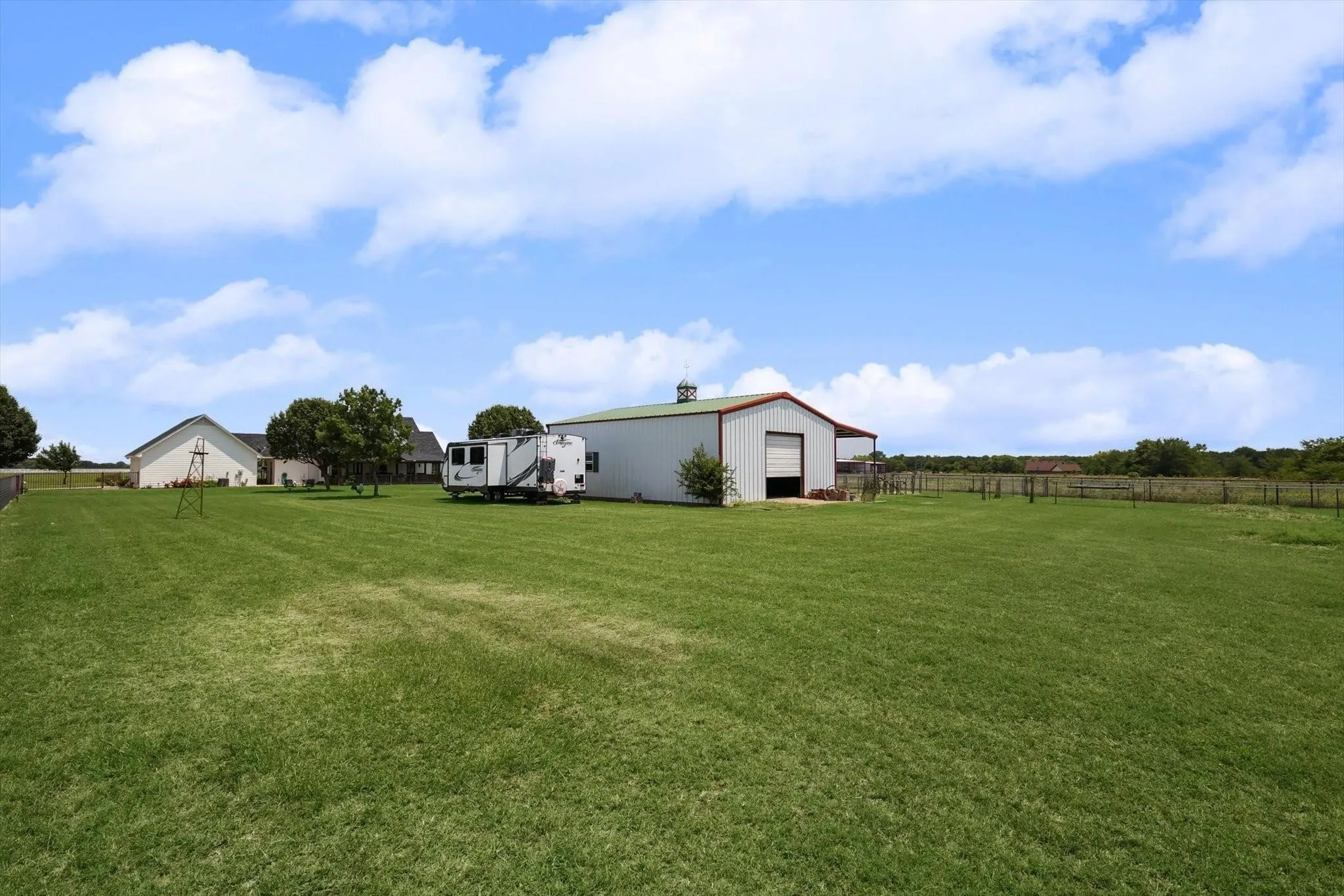 Single Family Residence For Rent in Denton County , 6221 Fm 2931, Aubrey, Texas 76227, 3 Bedroom, 3 Bathroom, 2 Garage spaces, 2,906 Sqft, built in 2005, mls#21395246, Real Estate Agent in Aubrey, Homes For Rent in Denton county, Homes For Rent in Aubrey, Realtor in Aubrey Texas, Real Estate Brokerage Independent Realty Texas, Luminita Cordes Realtor