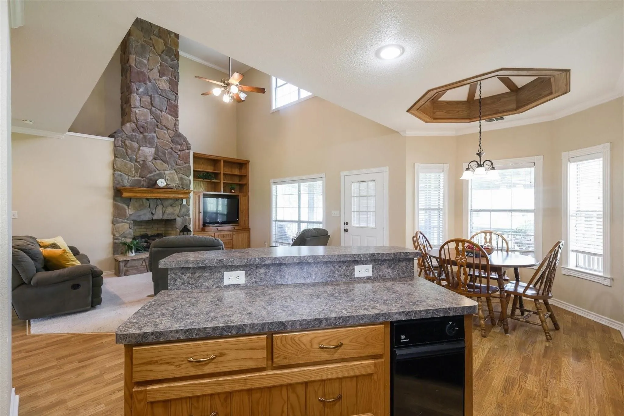Single Family Residence For Rent in Denton County , 6221 Fm 2931, Aubrey, Texas 76227, 3 Bedroom, 3 Bathroom, 2 Garage spaces, 2,906 Sqft, built in 2005, mls#21395246, Real Estate Agent in Aubrey, Homes For Rent in Denton county, Homes For Rent in Aubrey, Realtor in Aubrey Texas, Real Estate Brokerage Independent Realty Texas, Luminita Cordes Realtor