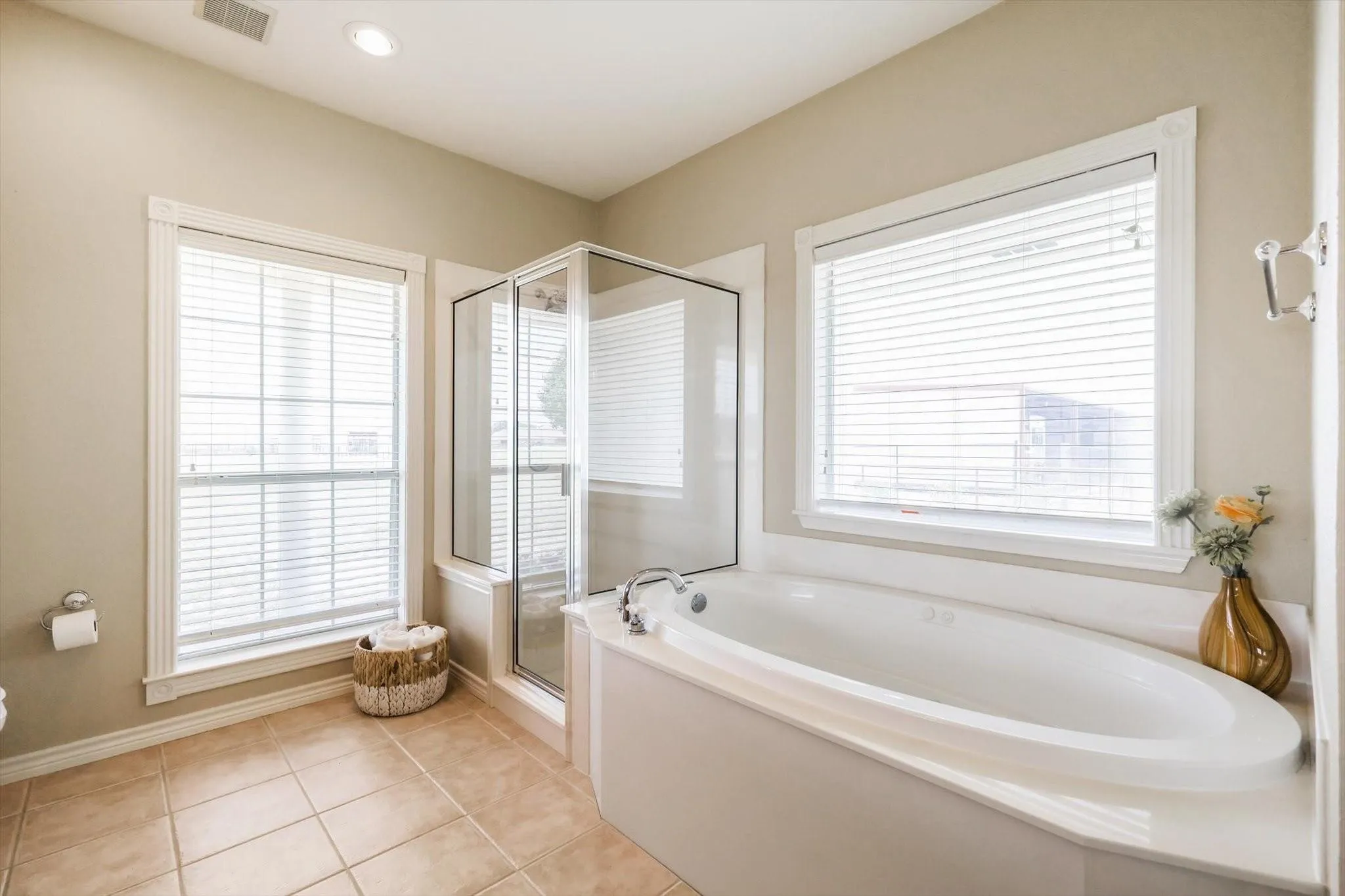 Single Family Residence For Rent in Denton County , 6221 Fm 2931, Aubrey, Texas 76227, 3 Bedroom, 3 Bathroom, 2 Garage spaces, 2,906 Sqft, built in 2005, mls#21395246, Real Estate Agent in Aubrey, Homes For Rent in Denton county, Homes For Rent in Aubrey, Realtor in Aubrey Texas, Real Estate Brokerage Independent Realty Texas, Luminita Cordes Realtor
