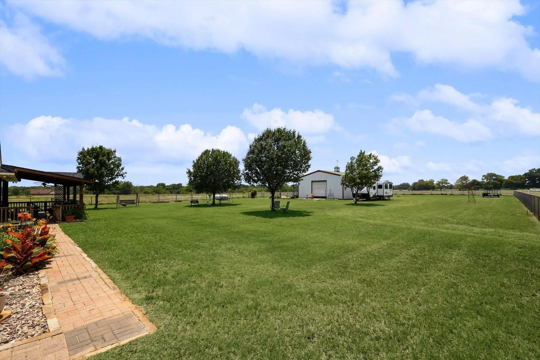 Single Family Residence For Rent in Denton County , 6221 Fm 2931, Aubrey, Texas 76227, 3 Bedroom, 3 Bathroom, 2 Garage spaces, 2,906 Sqft, built in 2005, mls#21395246, Real Estate Agent in Aubrey, Homes For Rent in Denton county, Homes For Rent in Aubrey, Realtor in Aubrey Texas, Real Estate Brokerage Independent Realty Texas, Luminita Cordes Realtor