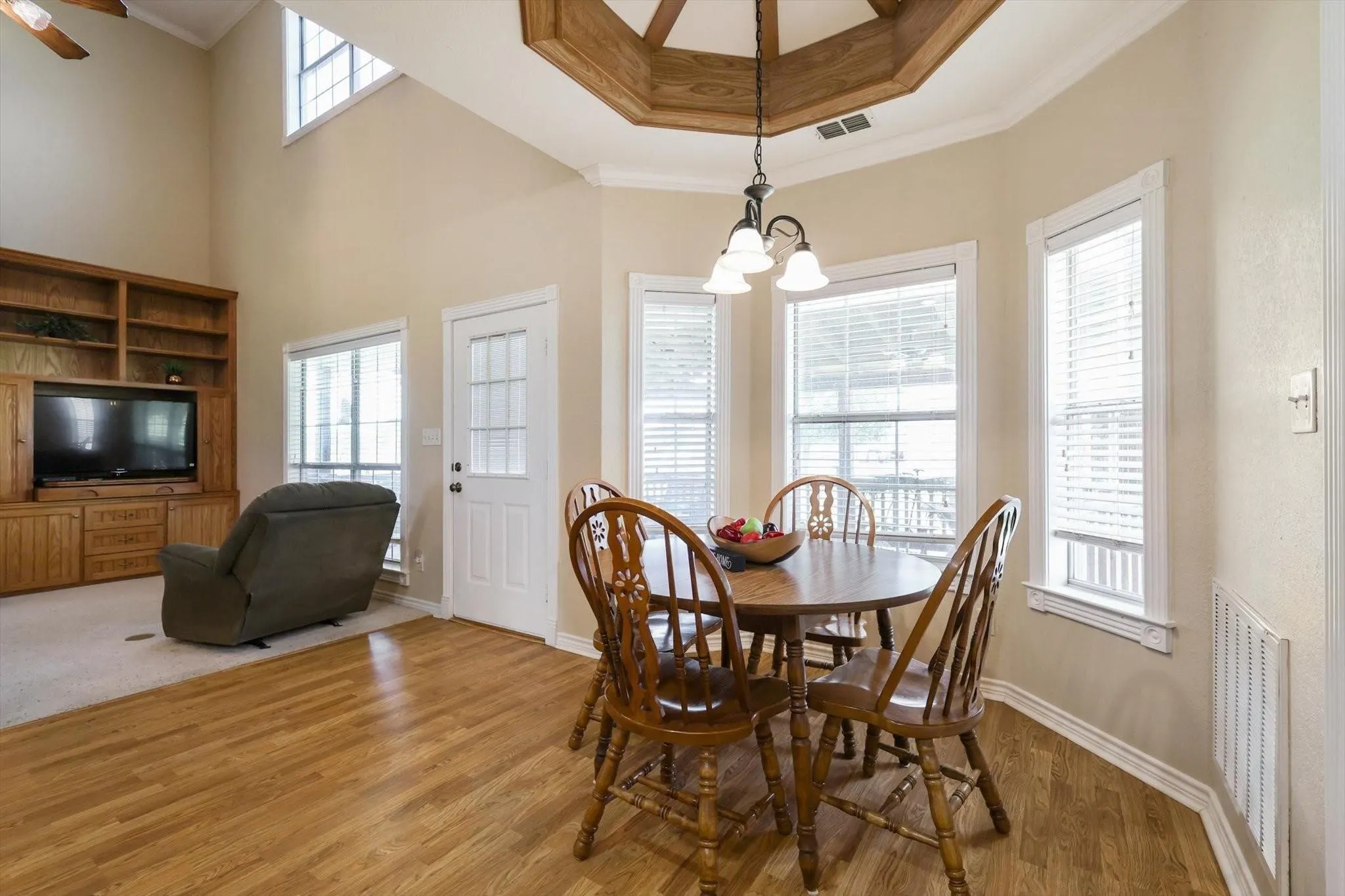 Single Family Residence For Rent in Denton County , 6221 Fm 2931, Aubrey, Texas 76227, 3 Bedroom, 3 Bathroom, 2 Garage spaces, 2,906 Sqft, built in 2005, mls#21395246, Real Estate Agent in Aubrey, Homes For Rent in Denton county, Homes For Rent in Aubrey, Realtor in Aubrey Texas, Real Estate Brokerage Independent Realty Texas, Luminita Cordes Realtor