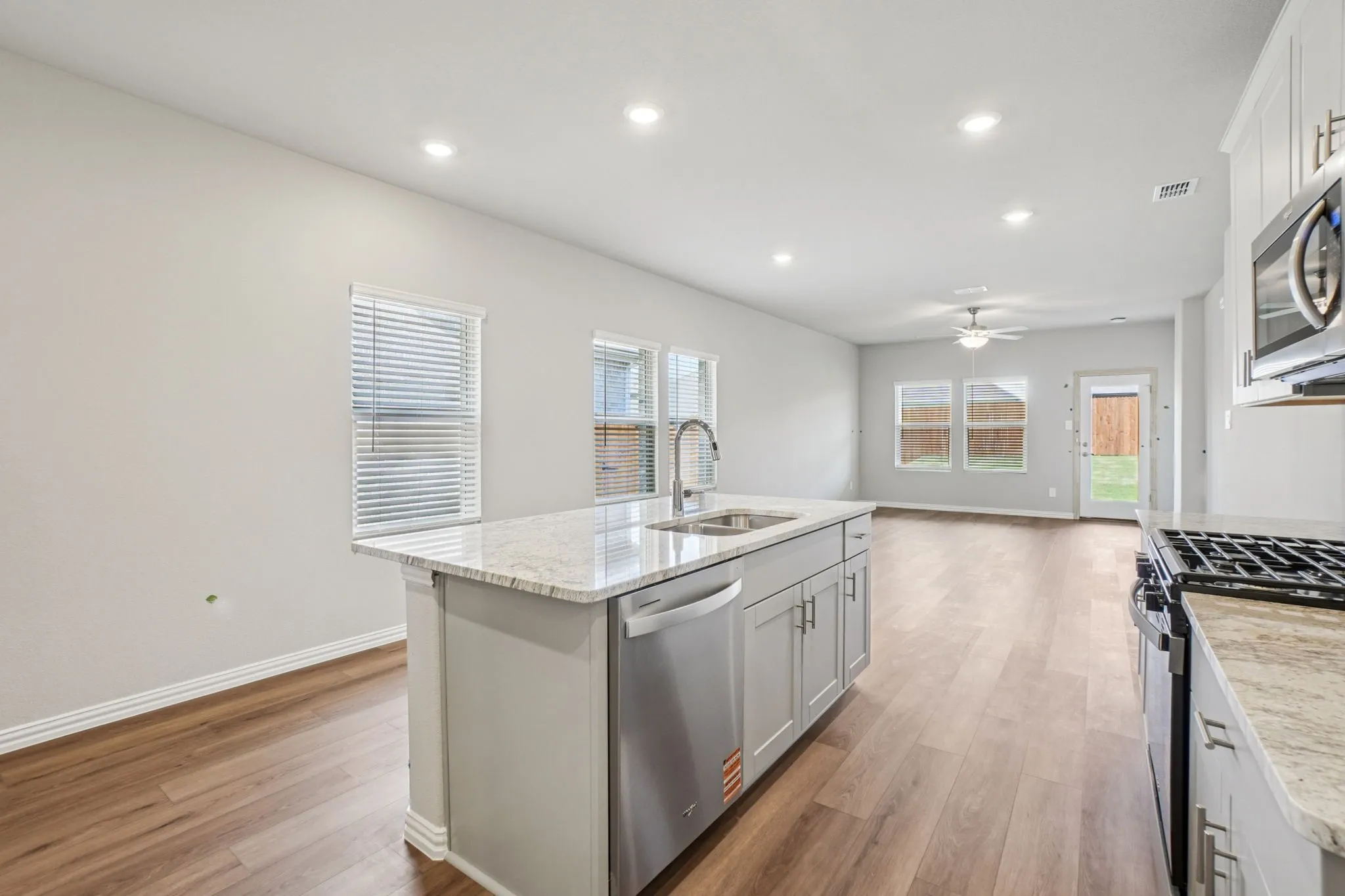  Photo is not of the actual home, but is an inspirational photo of builder’s model home and may depict options, furnishings, and/or decorator features that are not included.
