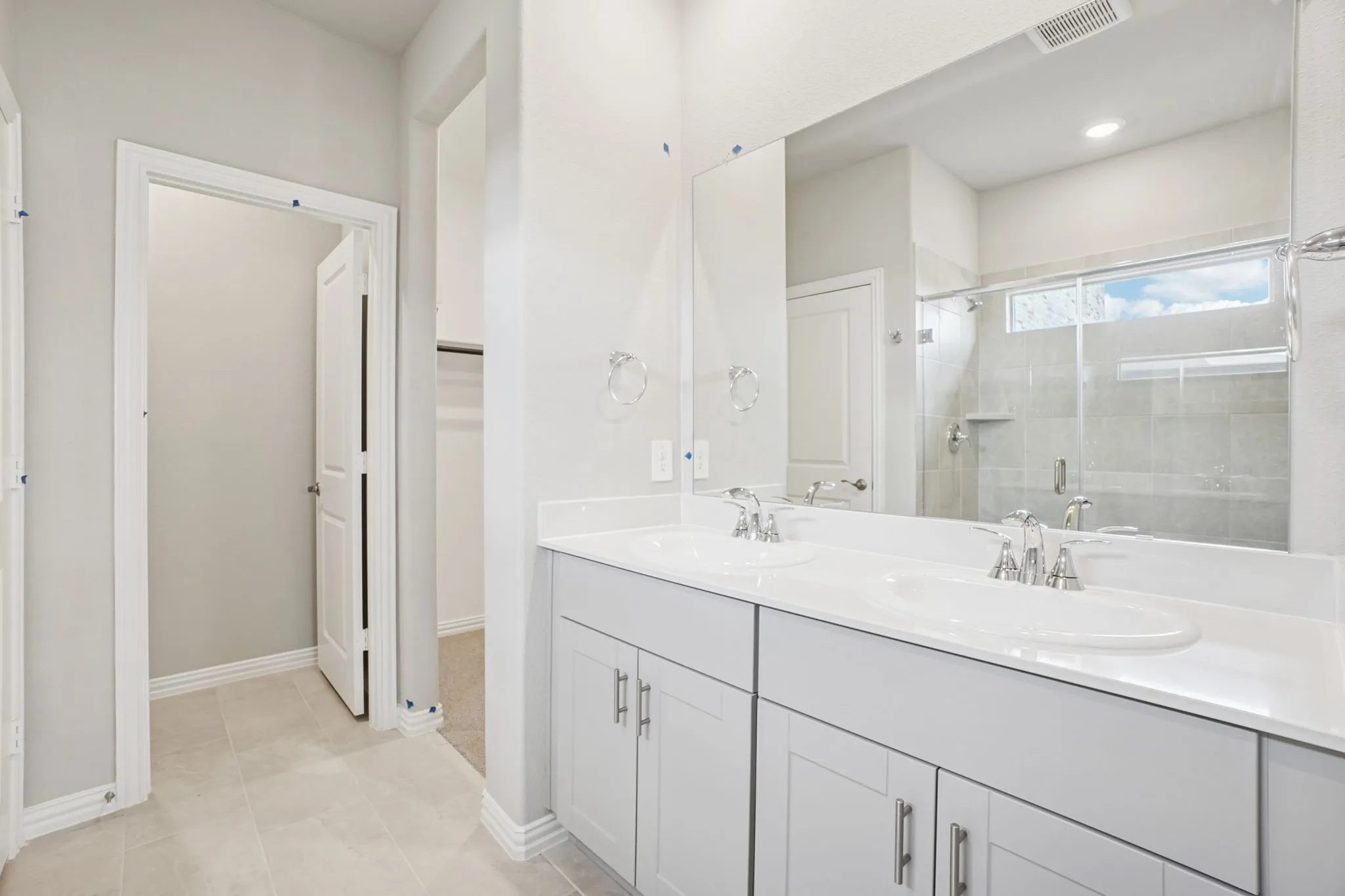  Photo is not of the actual home, but is an inspirational photo of builder’s model home and may depict options, furnishings, and/or decorator features that are not included.
